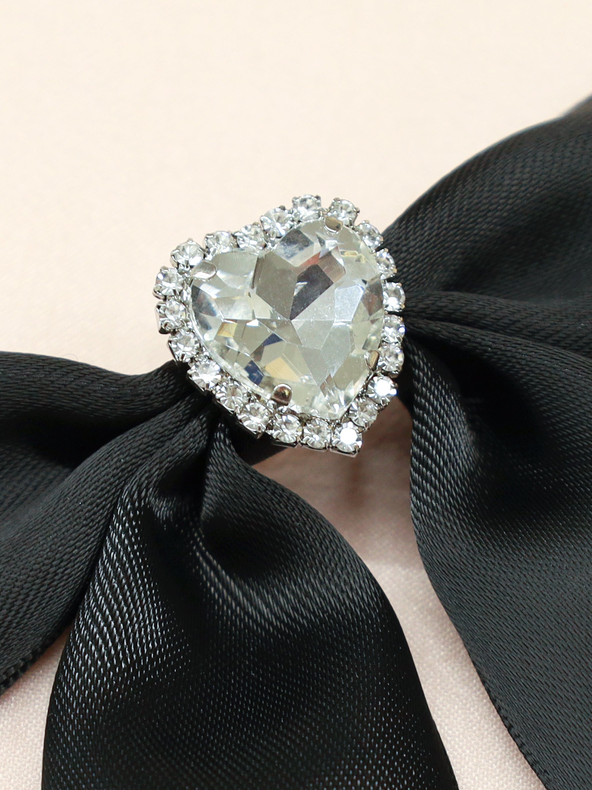 ハートビジュー付リボンブローチ |Amavel(アマベル)公式サイト