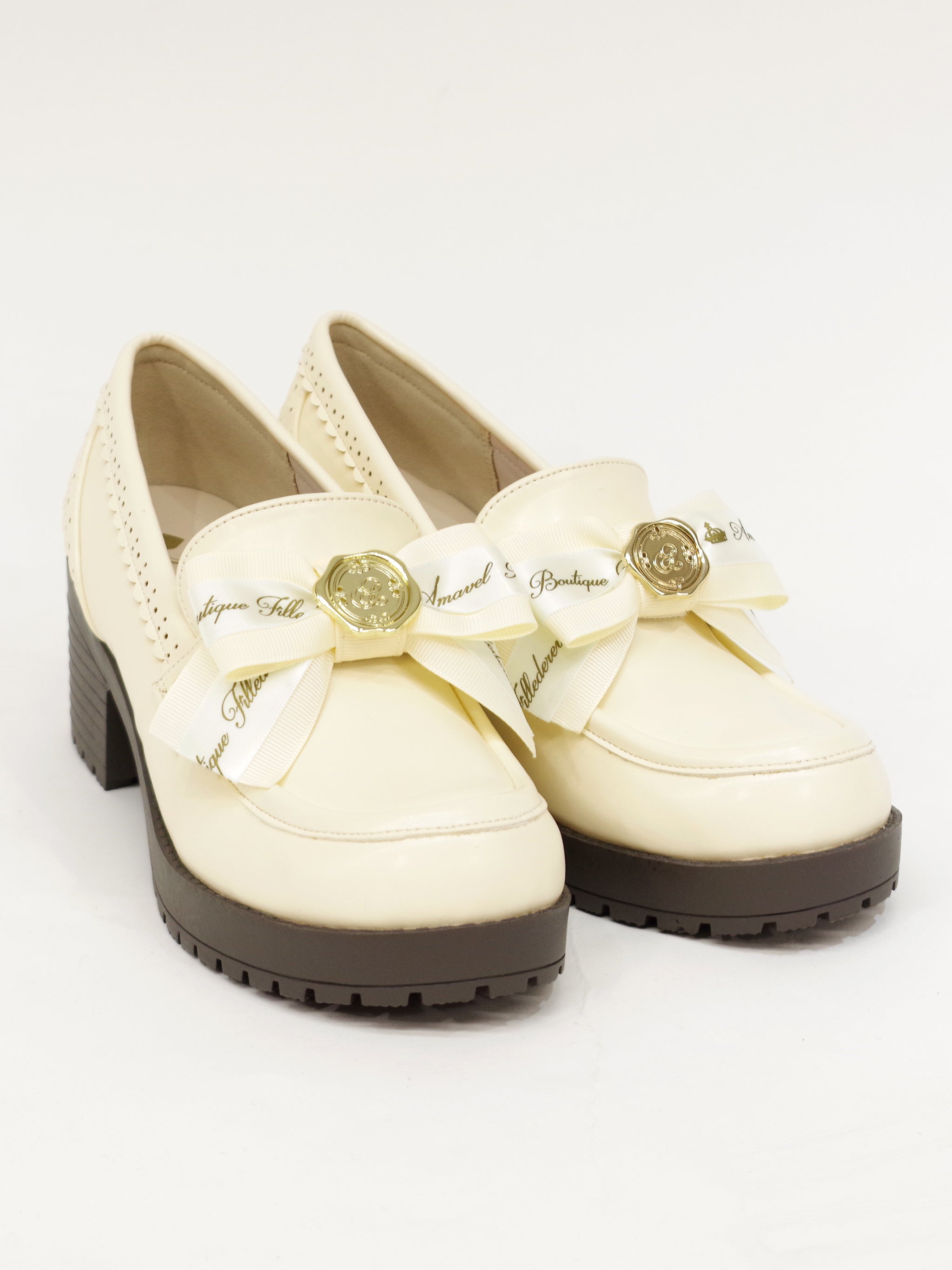 メッセージリボン付ローファーパンプス アイボリー(Ivory) |Amavel(アマベル)公式サイト