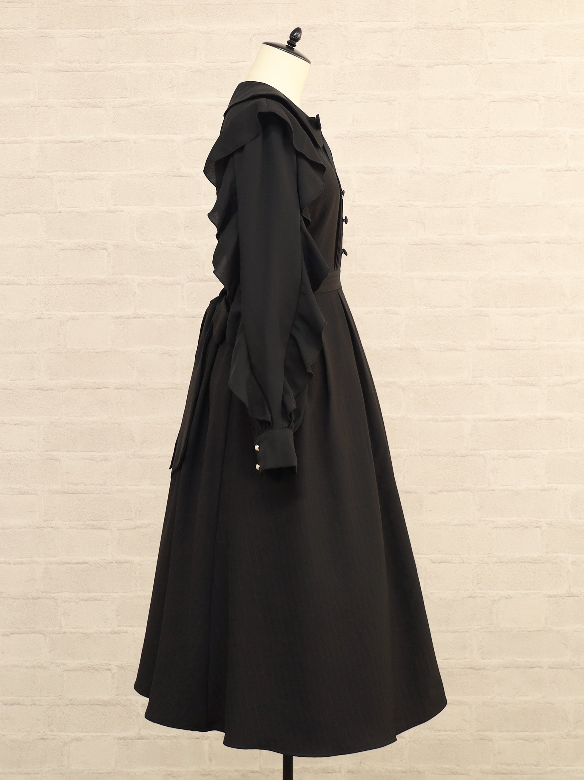 【メンバーズセール対象】Ruffle Elegance ミドル丈ワンピース |Amavel(アマベル)公式サイト