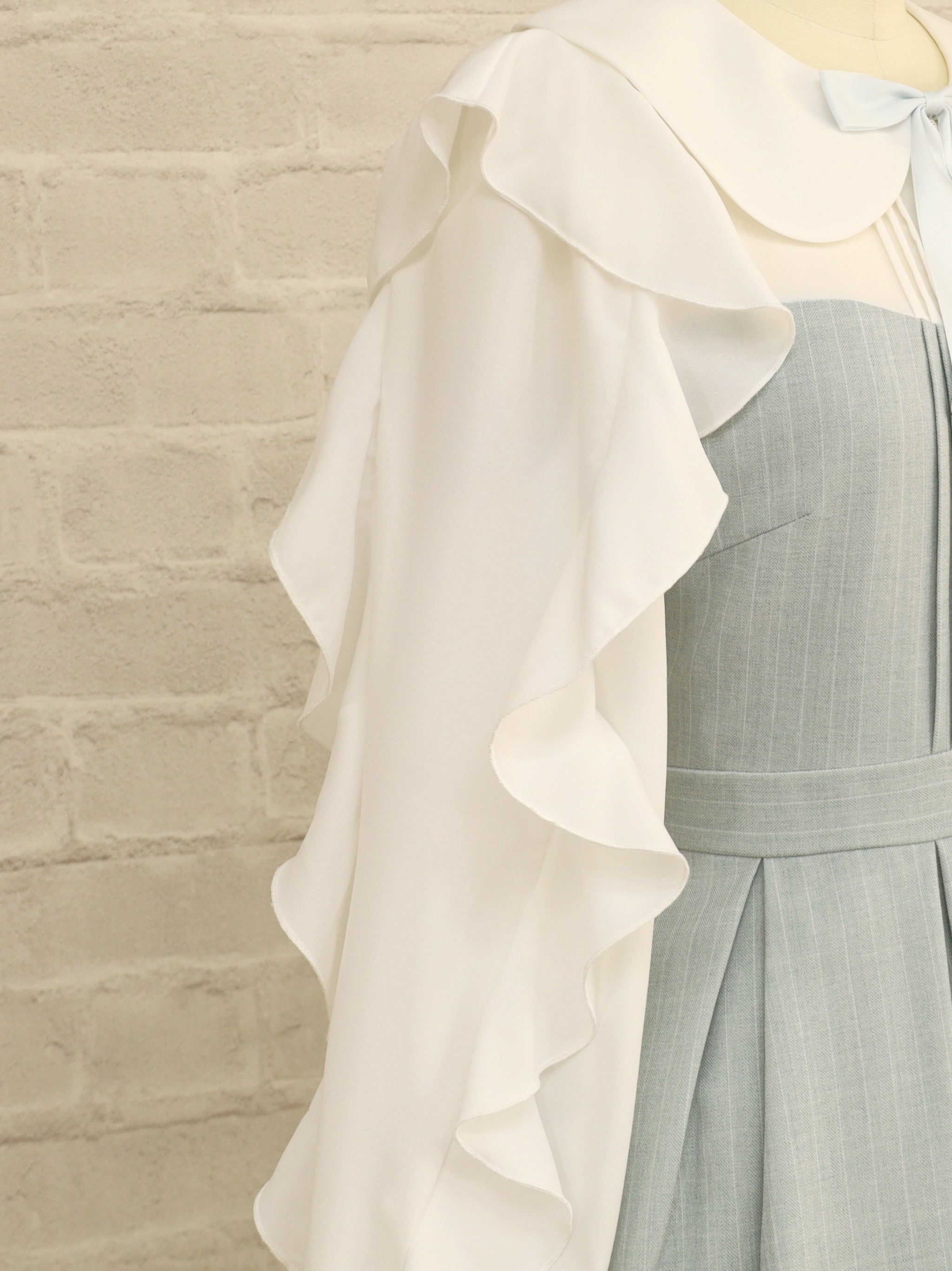 【メンバーズセール対象】Ruffle Elegance ミドル丈ワンピース |Amavel(アマベル)公式サイト