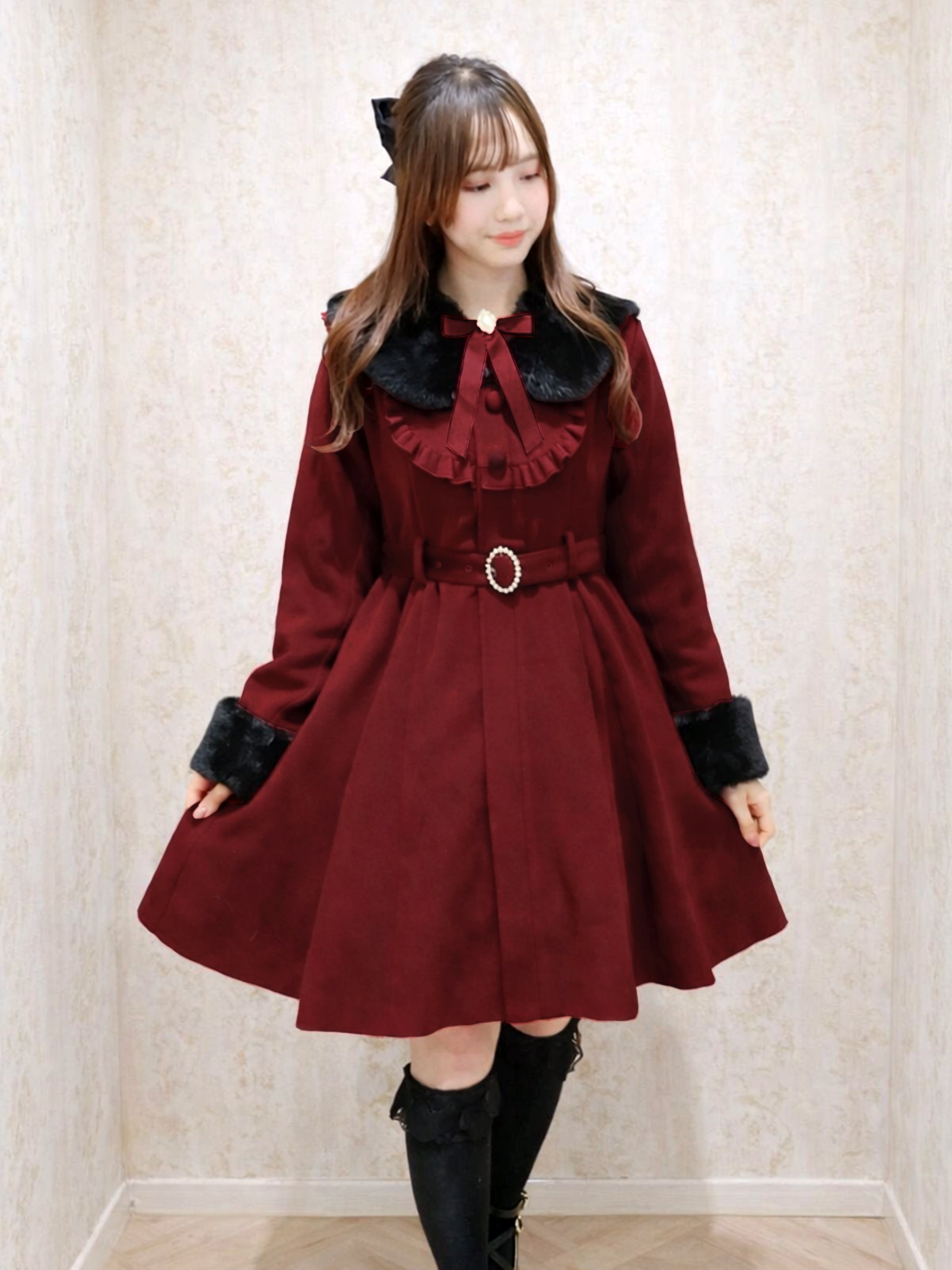 【アウトレットセール対象】パールベルト付ヨークフリルコート ボルドー(Bordeaux) FREE |Amavel(アマベル)公式サイト