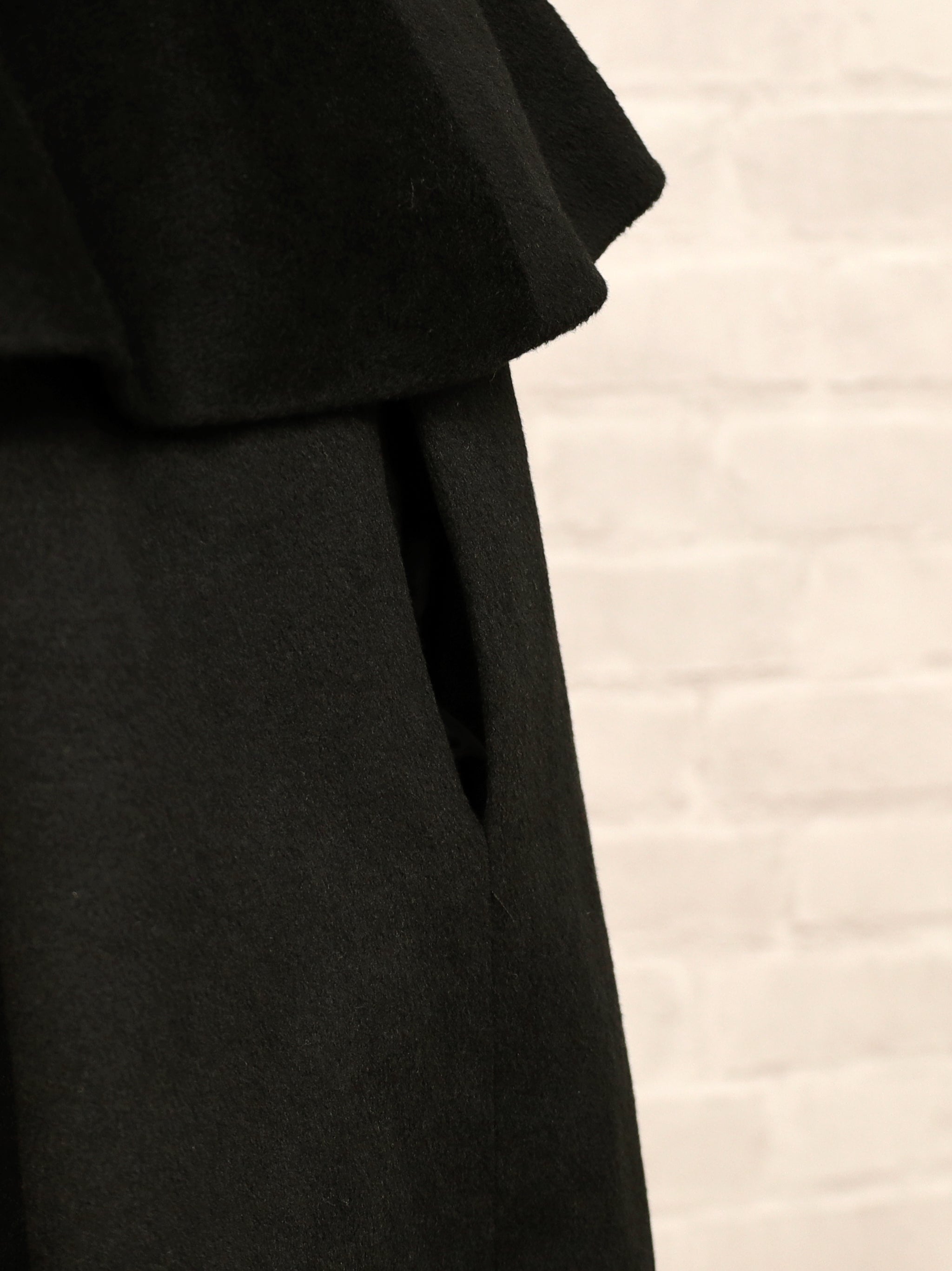 Noble Elegance ペプラムロングコート |Amavel(アマベル)公式サイト