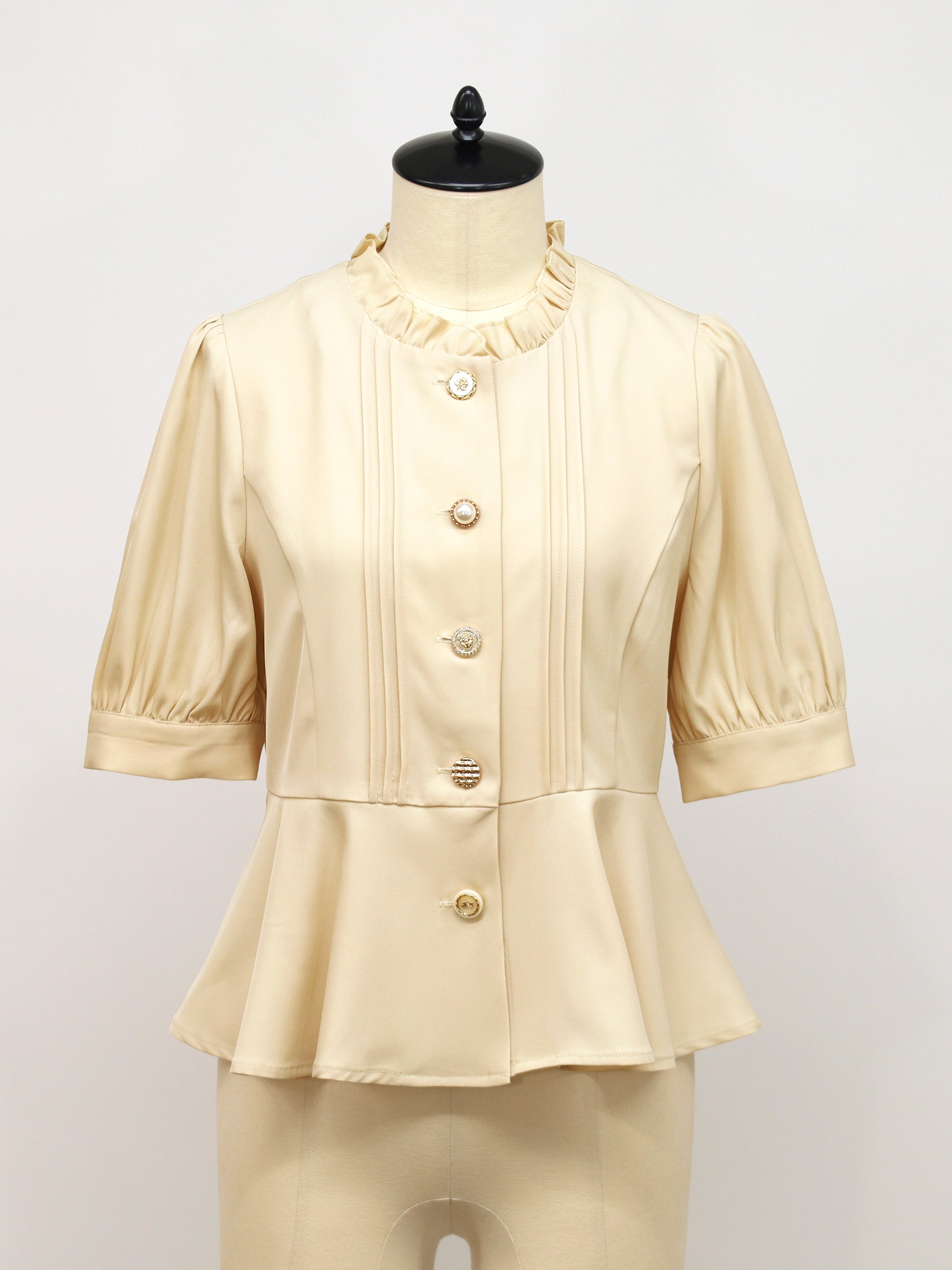 アソートボタンペプラムブラウス ベージュ(Beige) FREE |Amavel(アマベル)公式サイト