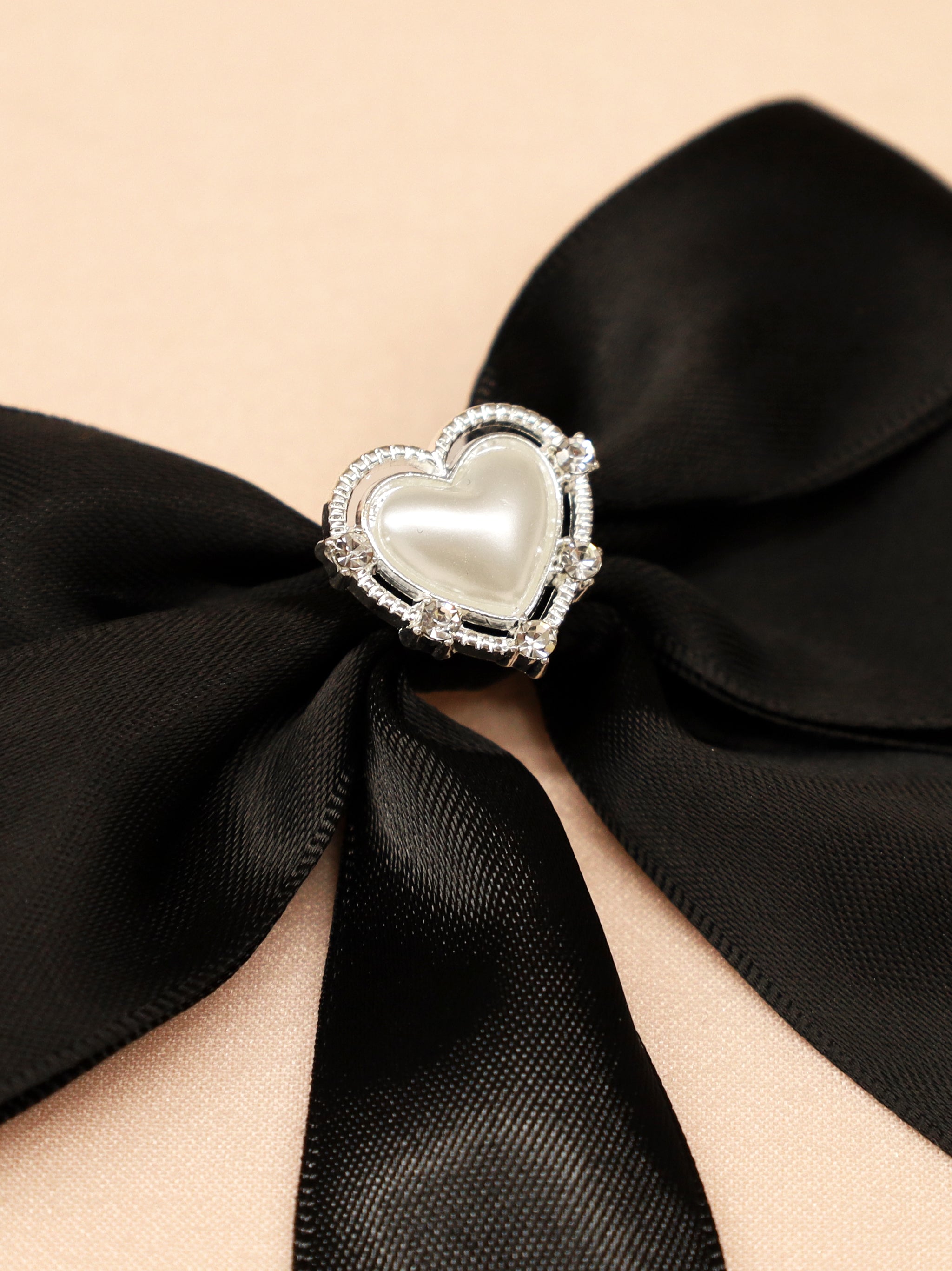 ハートビジューリボンブラウス |Amavel(アマベル)公式サイト