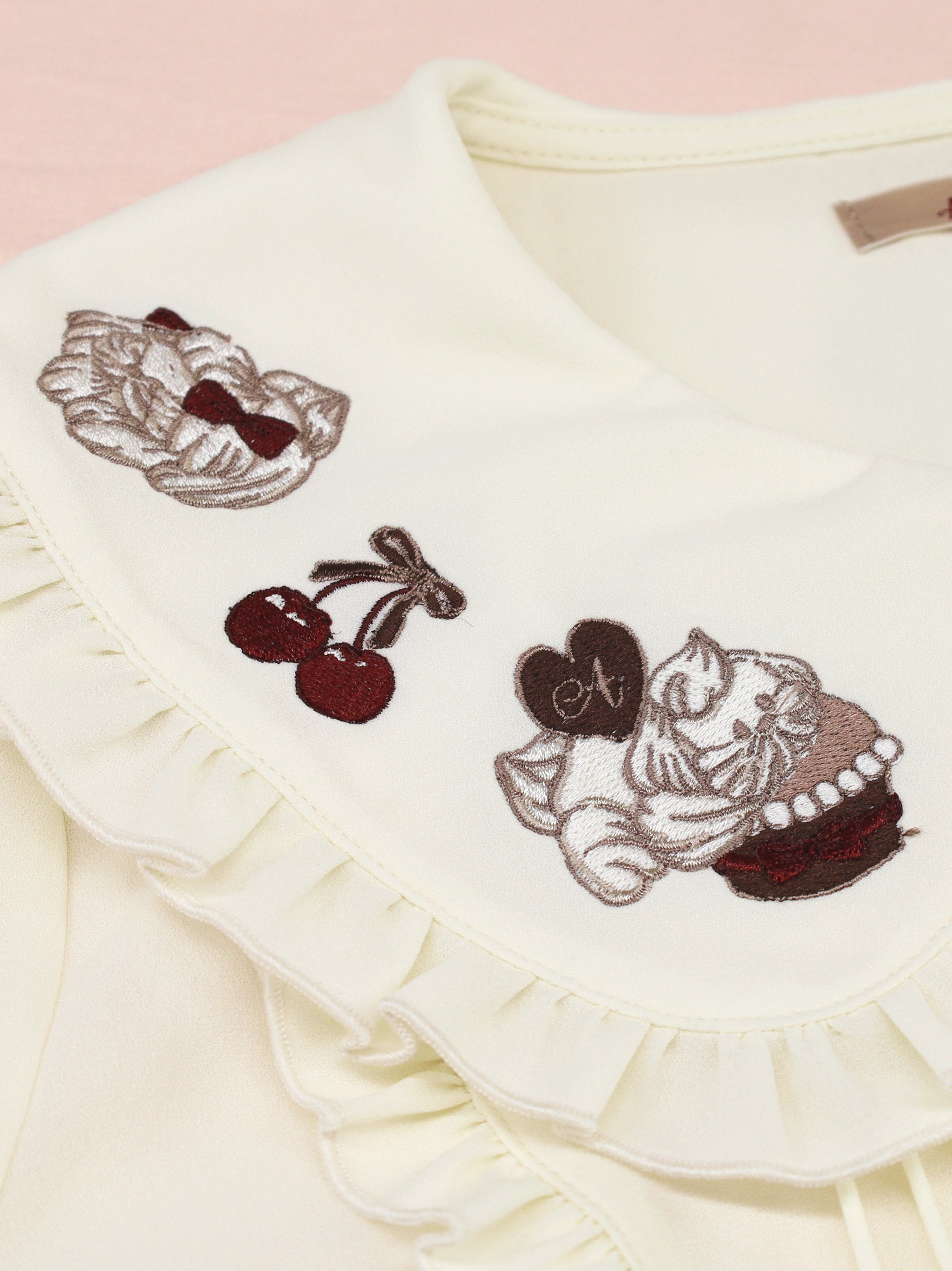 Sweet Whip フリルブラウス |Amavel(アマベル)公式サイト