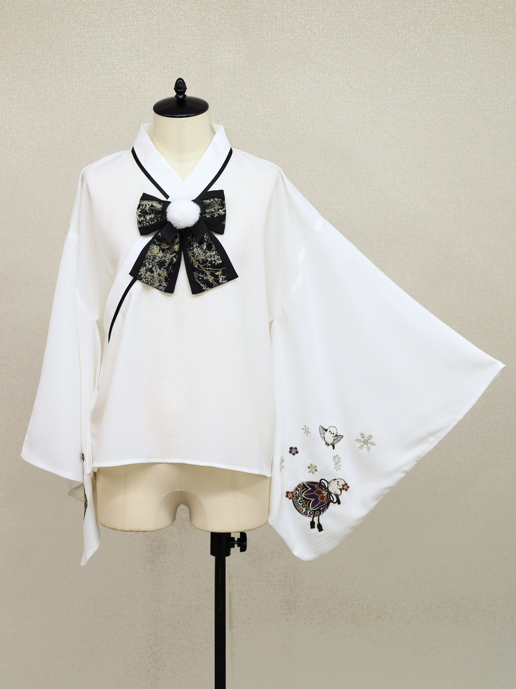 手まり遊びとシマエナガ 和風ブラウス |Amavel(アマベル)公式サイト