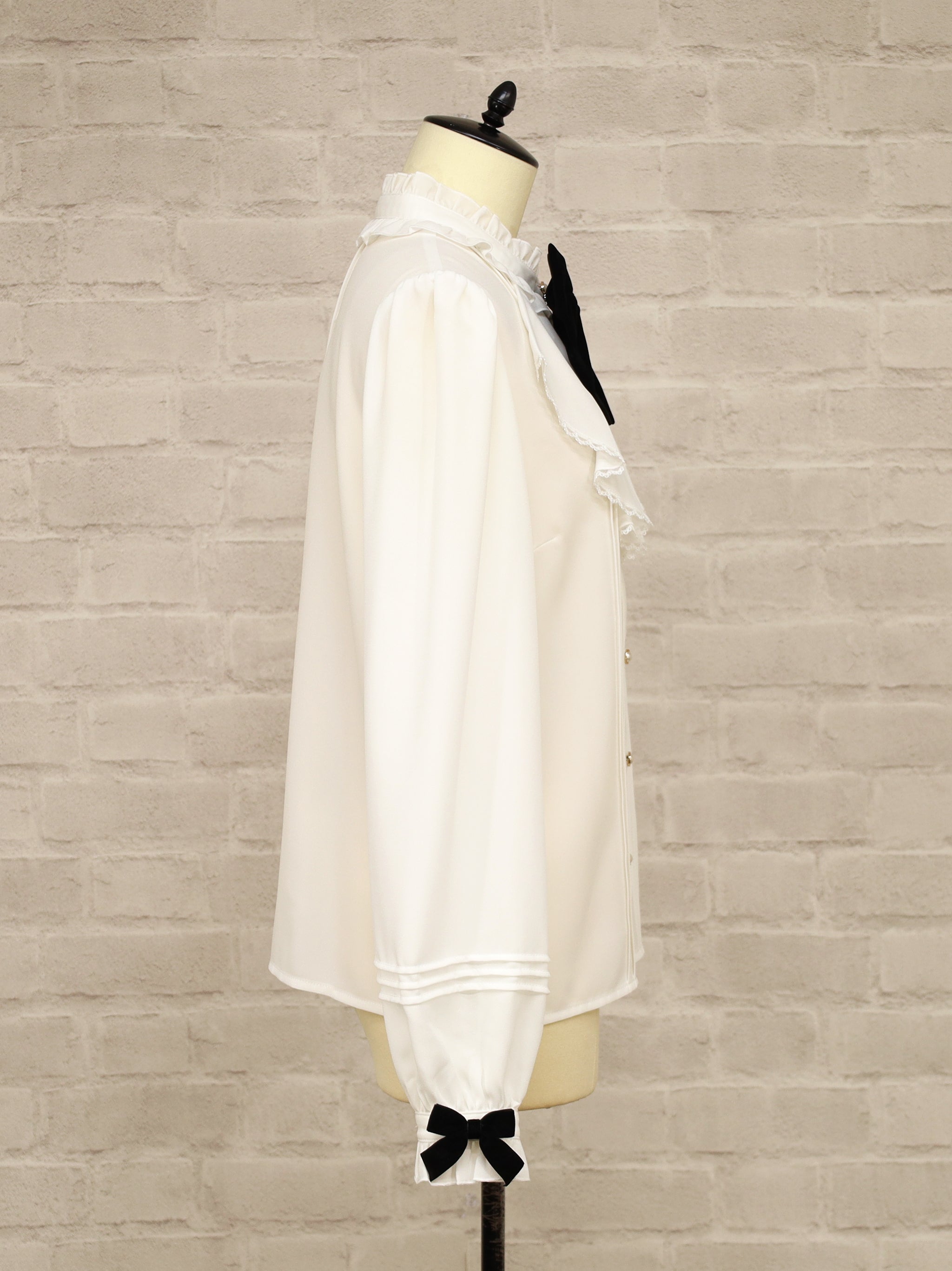 Velvet Ribbonラッフルブラウス |Amavel(アマベル)公式サイト