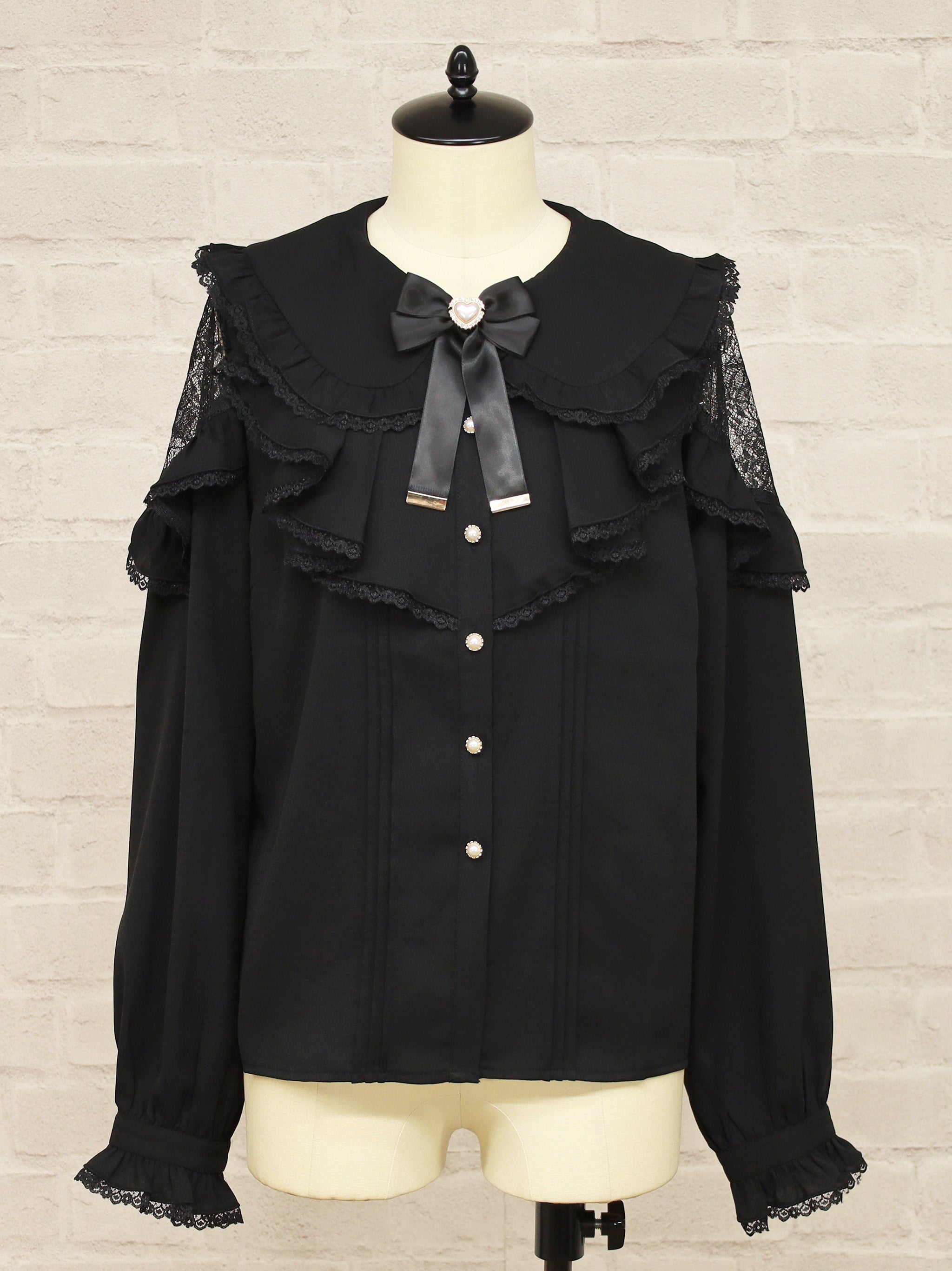 【メンバーズセール対象】バイカラーレースラッフルブラウス ブラック(Black) FREE |Amavel(アマベル)公式サイト