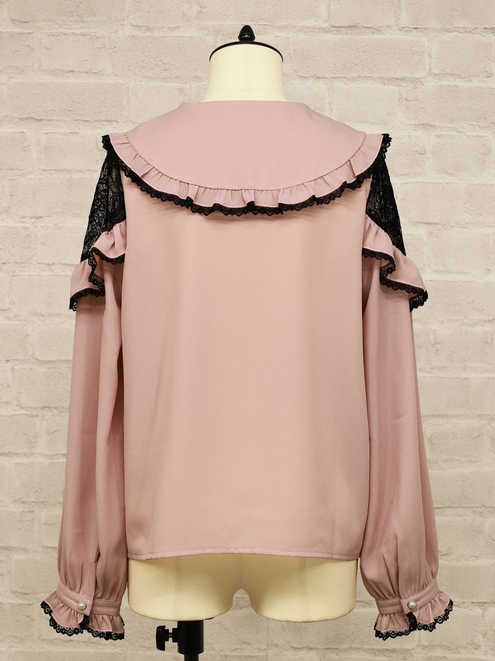 【メンバーズセール対象】バイカラーレースラッフルブラウス |Amavel(アマベル)公式サイト