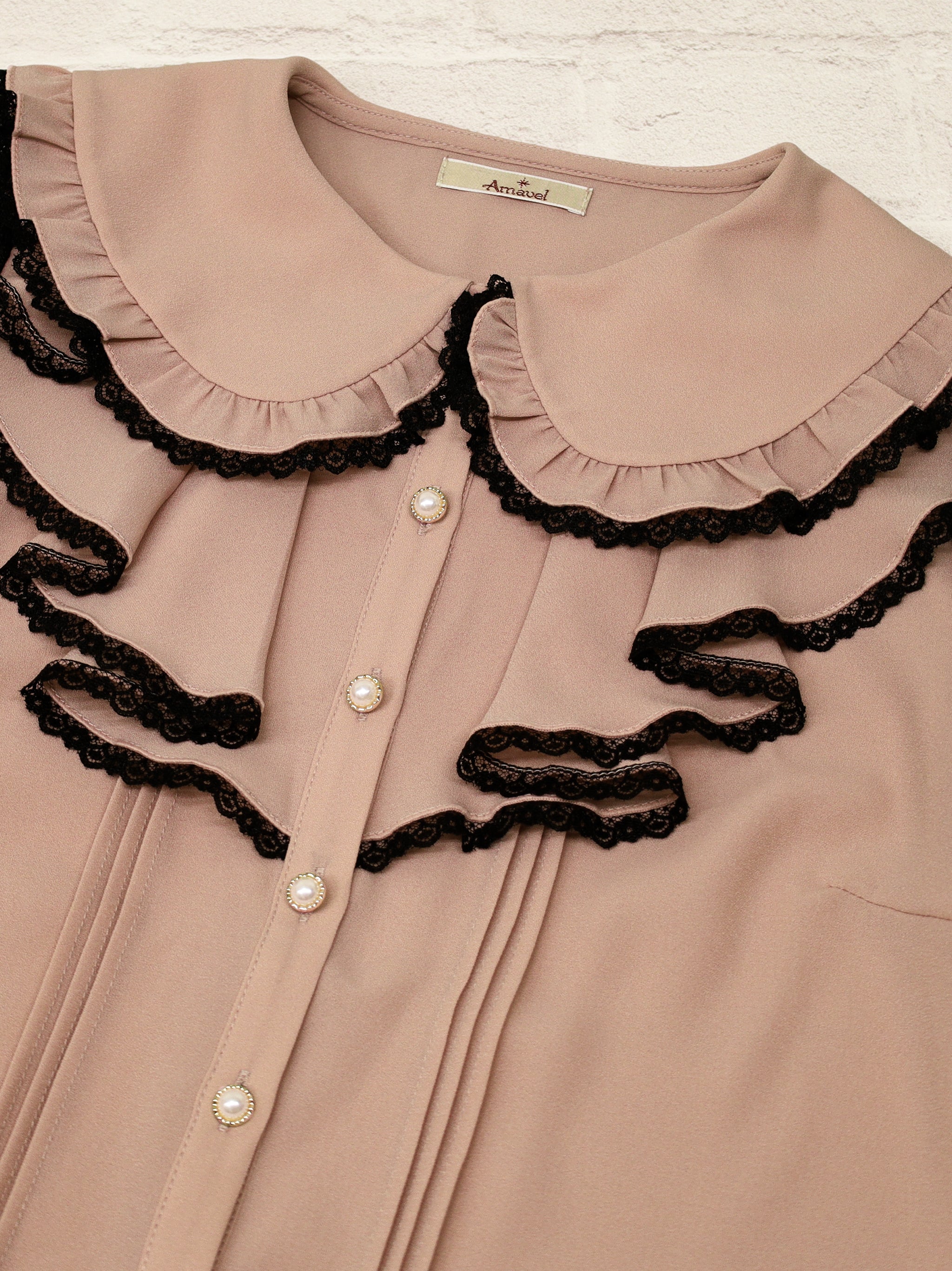 【メンバーズセール対象】バイカラーレースラッフルブラウス |Amavel(アマベル)公式サイト