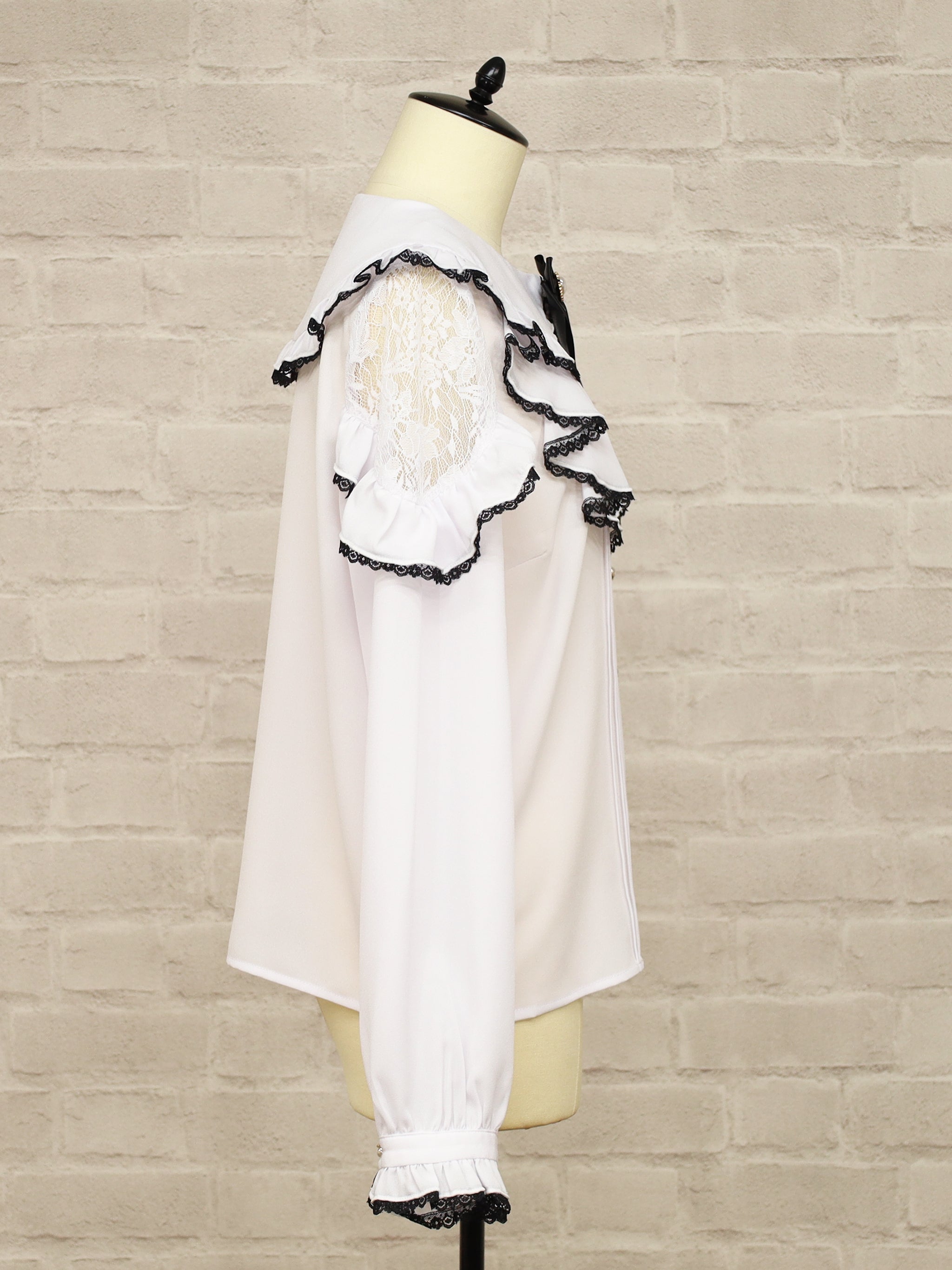 【メンバーズセール対象】バイカラーレースラッフルブラウス |Amavel(アマベル)公式サイト