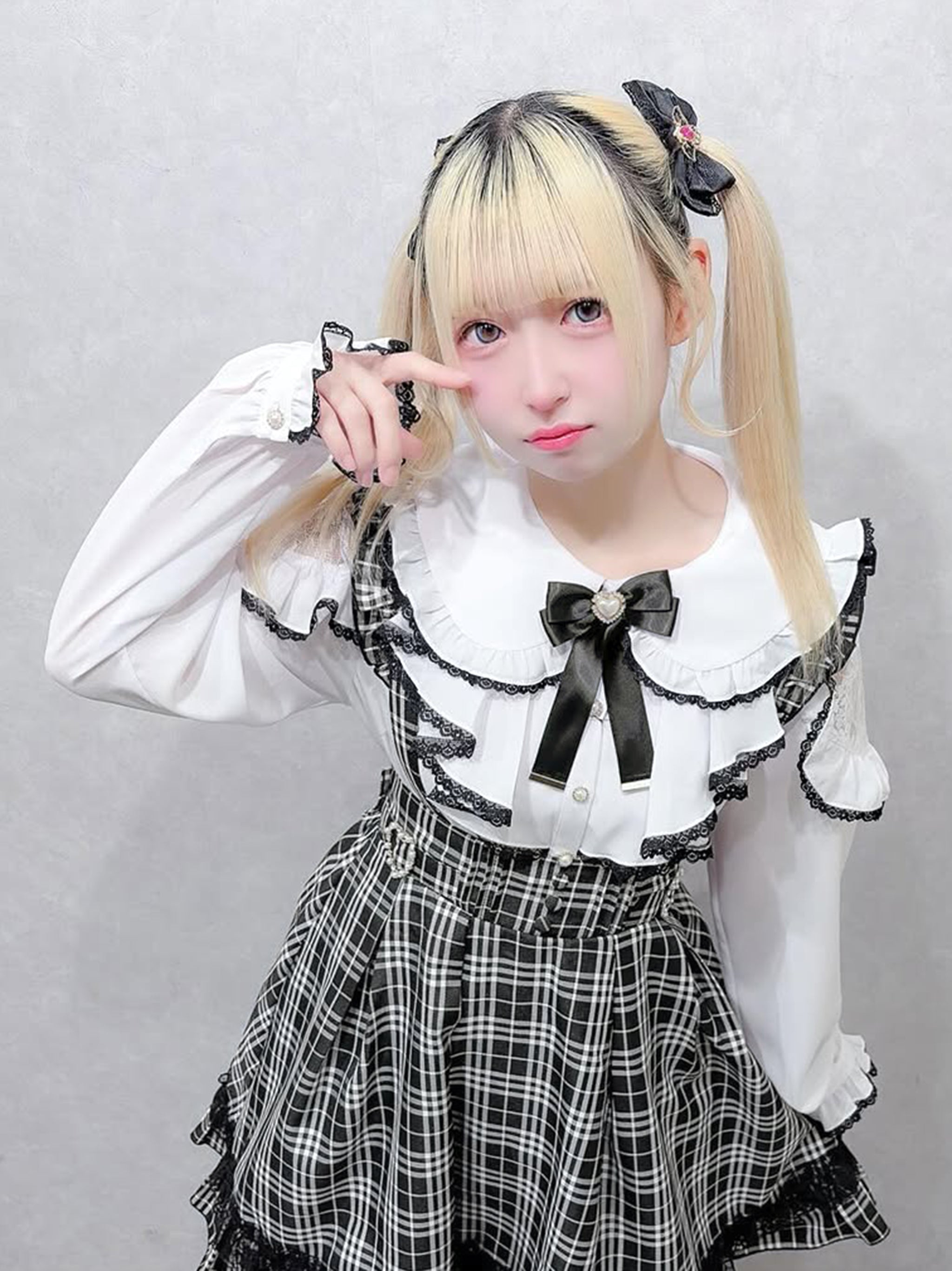 【メンバーズセール対象】バイカラーレースラッフルブラウス