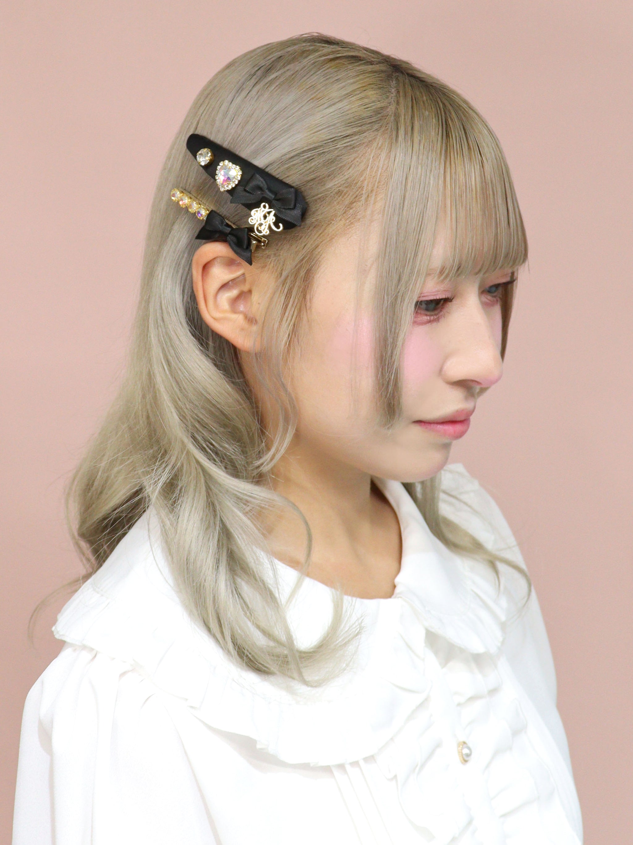 モノグラムチャーム付ビジュークリップセット ブラック(Black) FREE |Amavel(アマベル)公式サイト