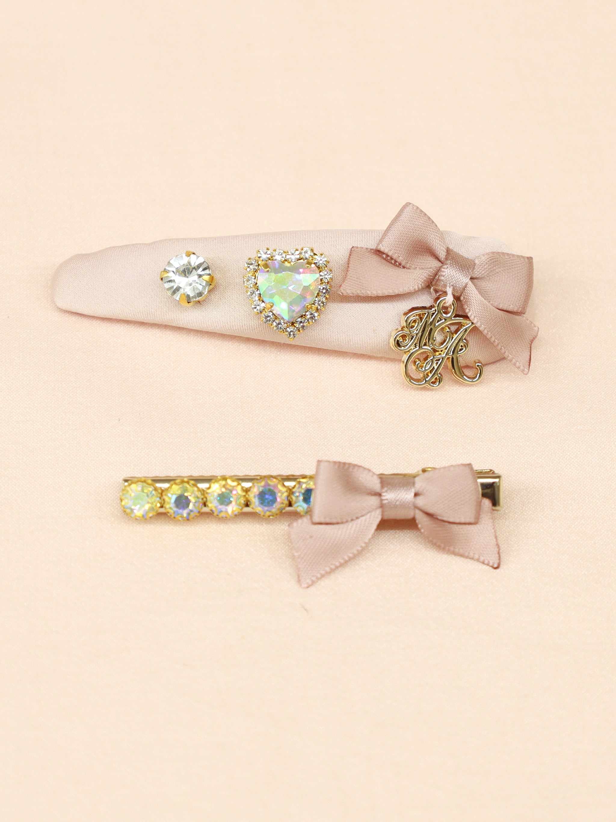 モノグラムチャーム付ビジュークリップセット |Amavel(アマベル)公式サイト