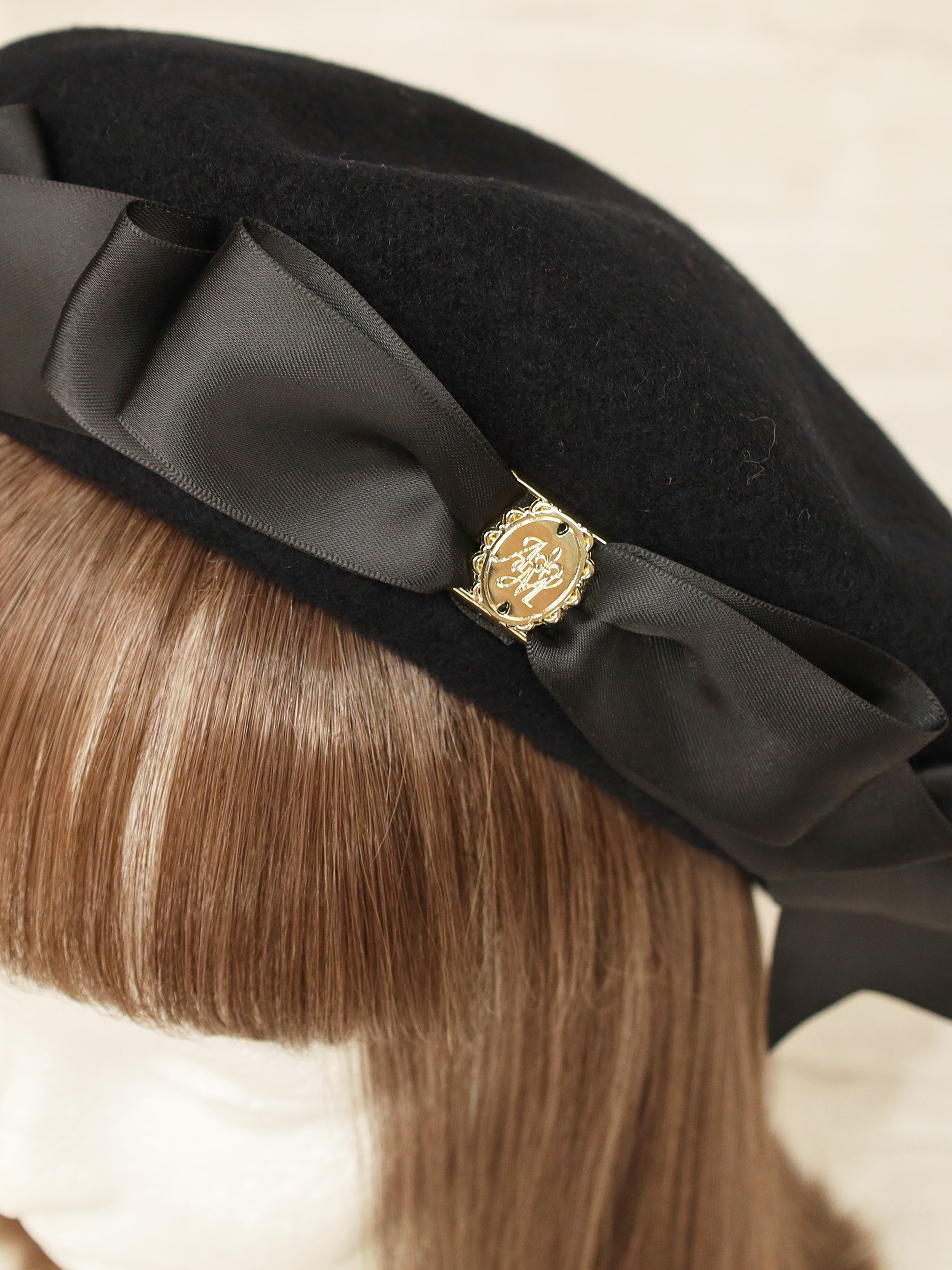 【アウトレットセール対象】モノグラムバックル付フロントリボンフェルトベレー |Amavel(アマベル)公式サイト