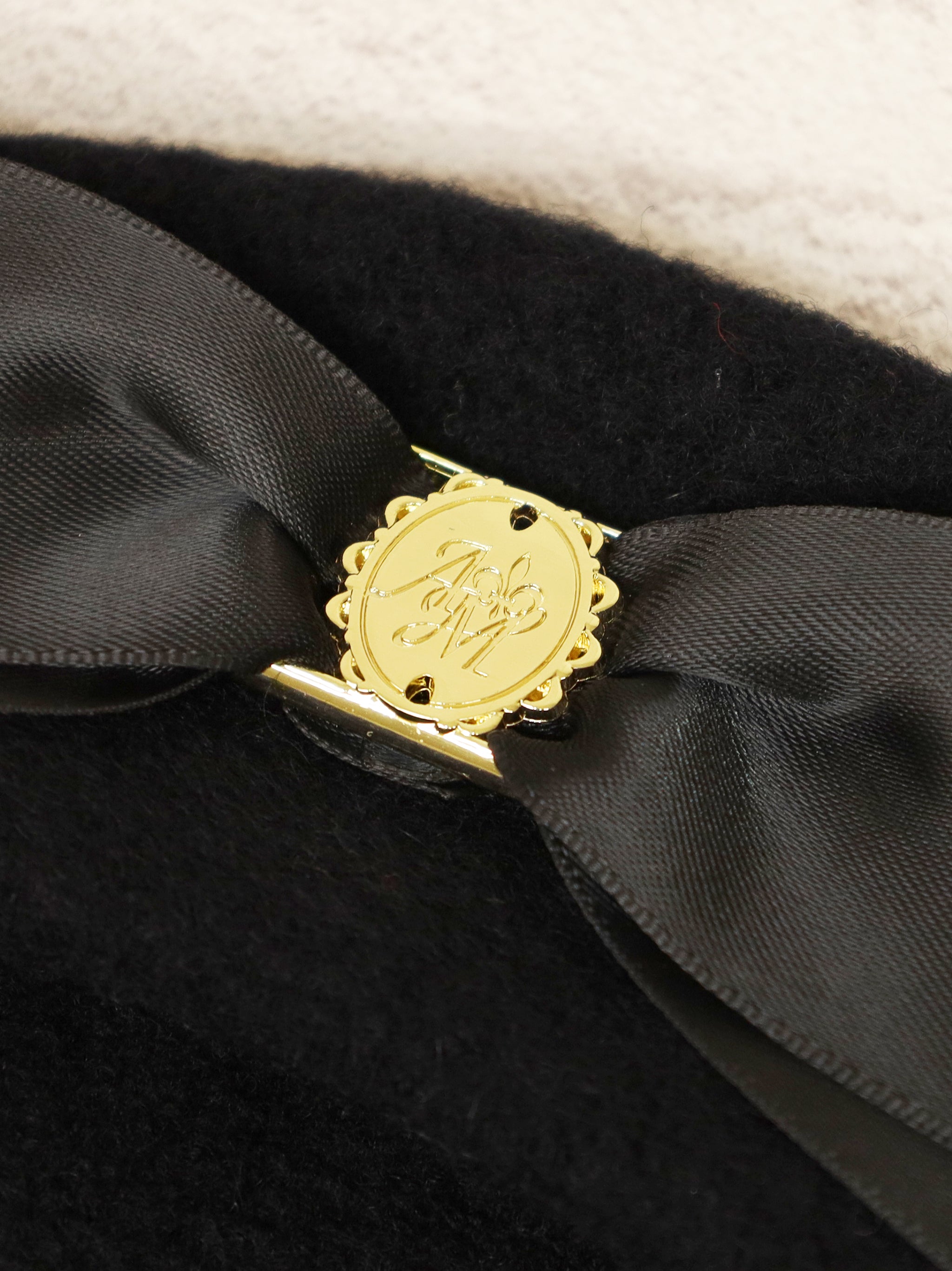 【アウトレットセール対象】モノグラムバックル付フロントリボンフェルトベレー |Amavel(アマベル)公式サイト