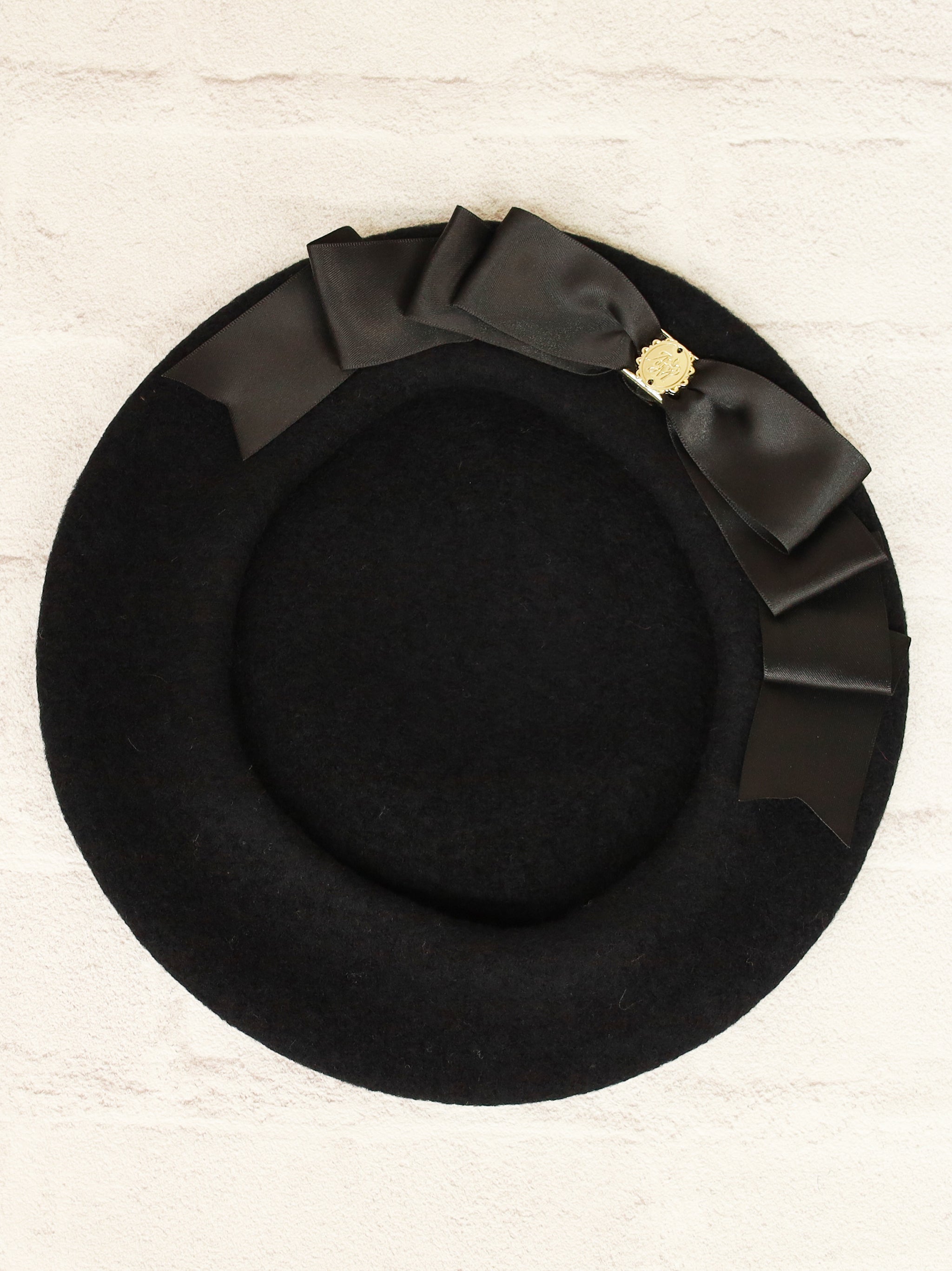 【アウトレットセール対象】モノグラムバックル付フロントリボンフェルトベレー |Amavel(アマベル)公式サイト