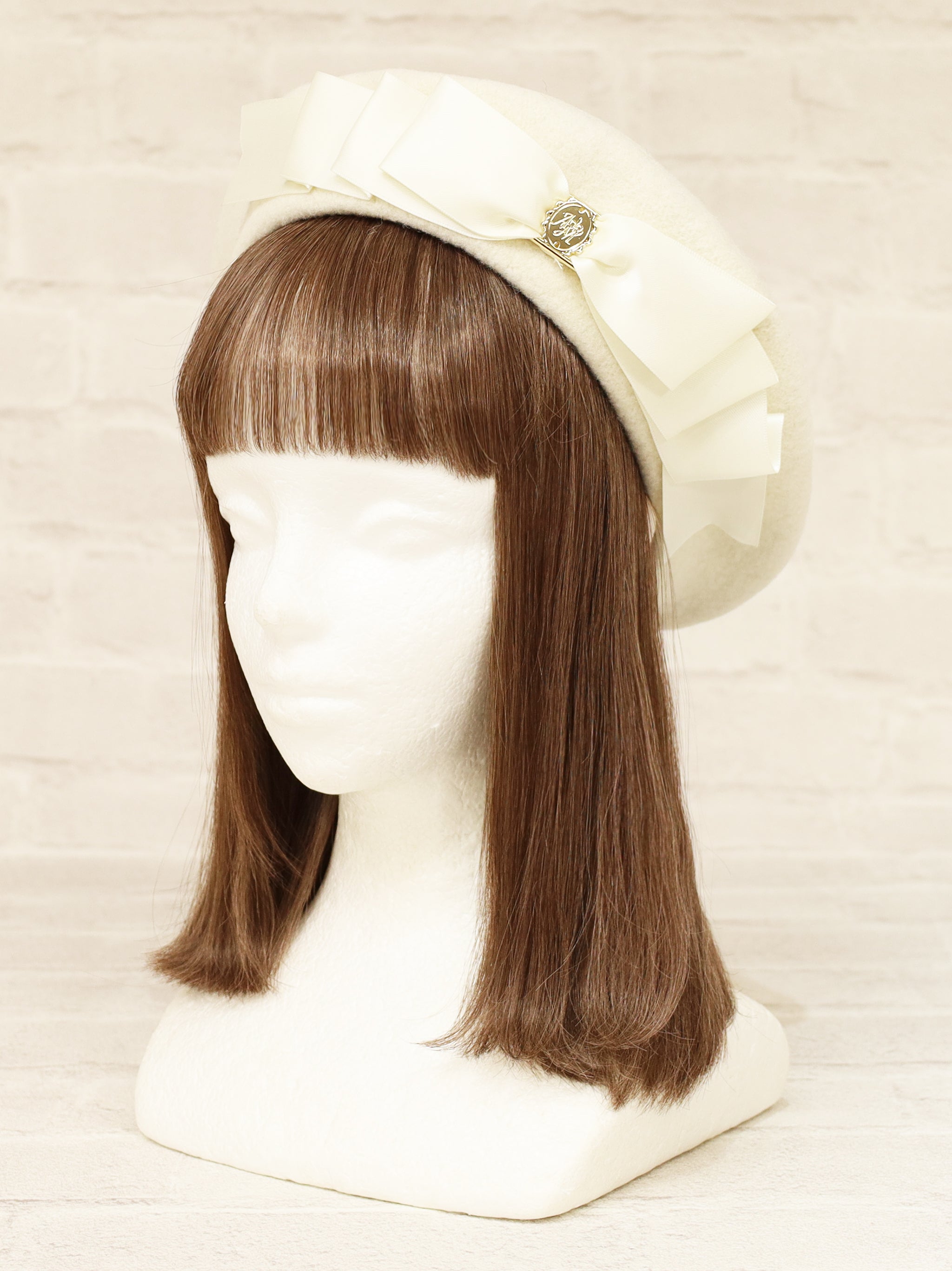 【アウトレットセール対象】モノグラムバックル付フロントリボンフェルトベレー アイボリー(Ivory) FREE |Amavel(アマベル)公式サイト