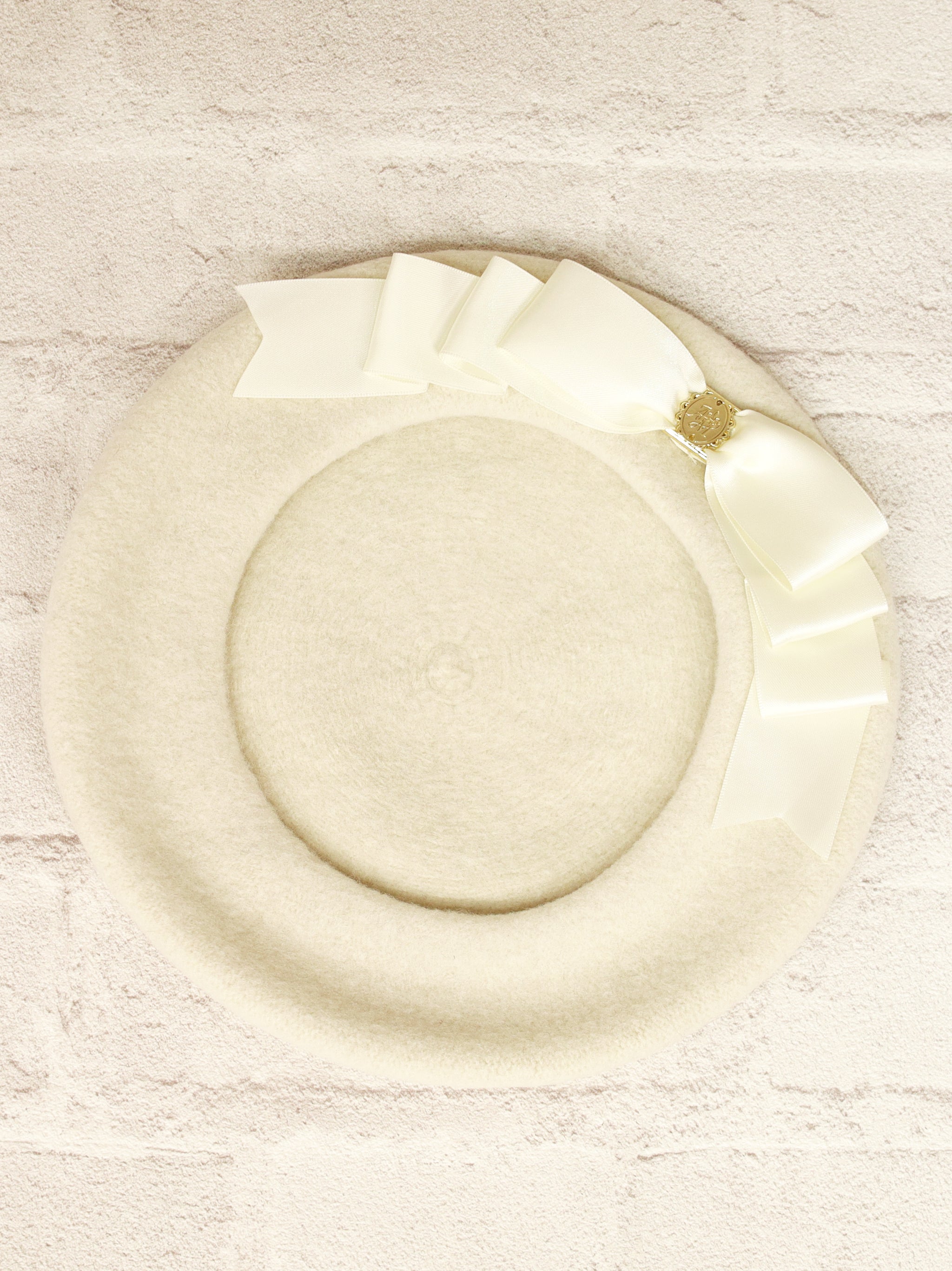 【アウトレットセール対象】モノグラムバックル付フロントリボンフェルトベレー |Amavel(アマベル)公式サイト