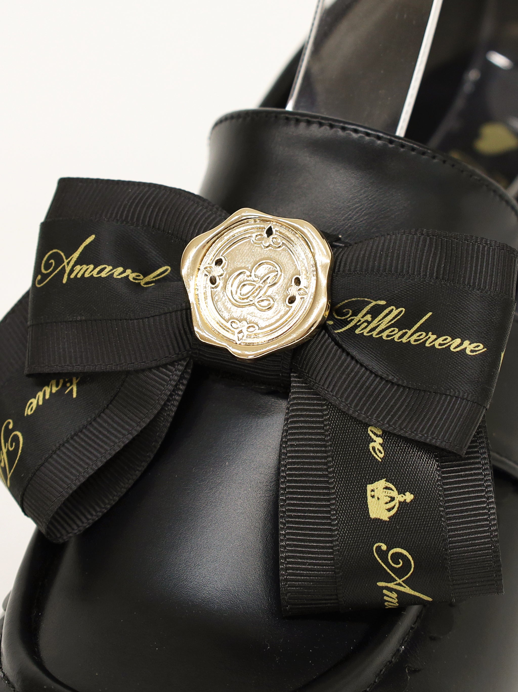 【メンバーズセール対象】シーリングチャーム付ヒールローファーパンプス |Amavel(アマベル)公式サイト