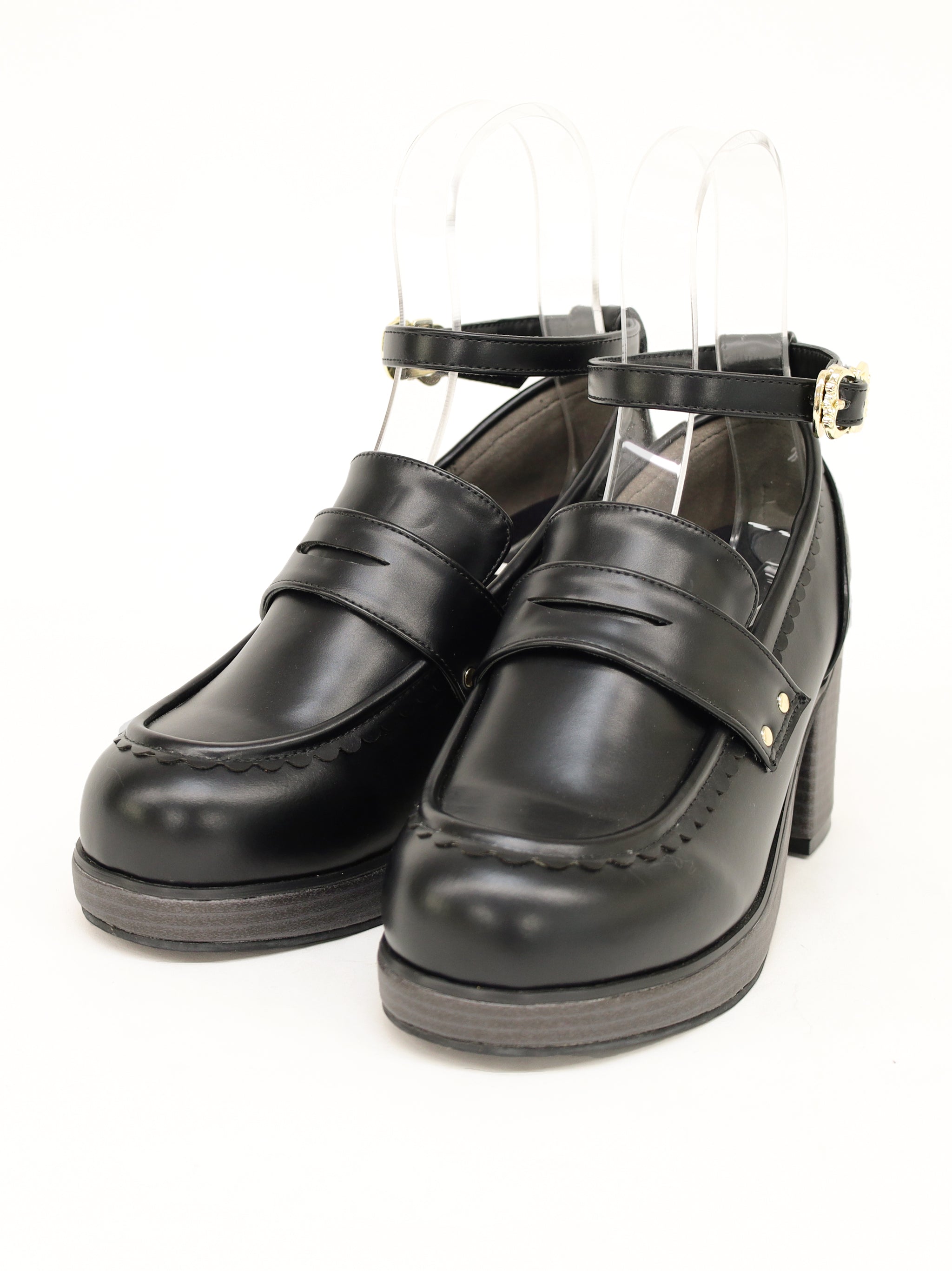 【メンバーズセール対象】シーリングチャーム付ヒールローファーパンプス |Amavel(アマベル)公式サイト