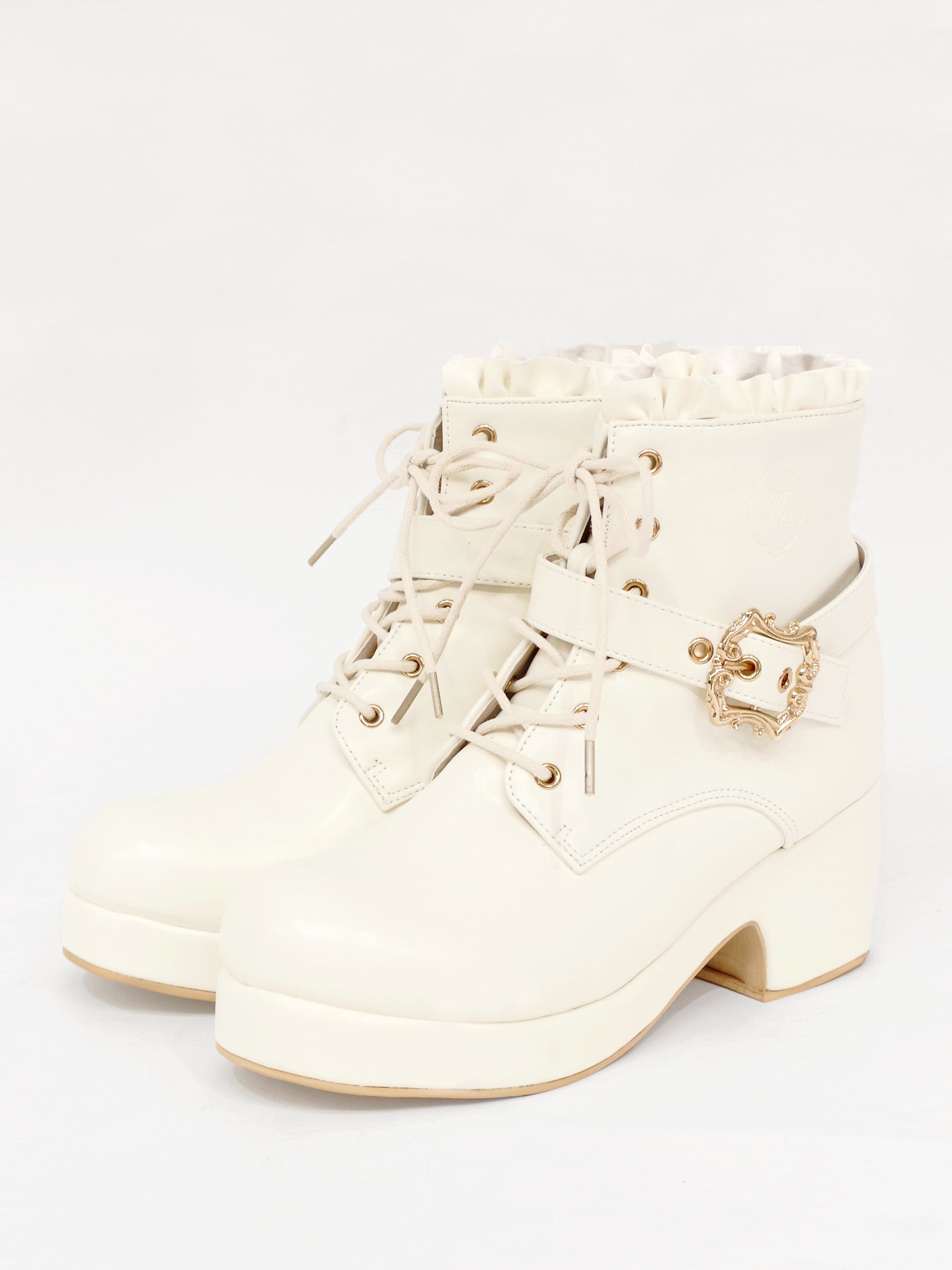モノグラム型押しフリルショートブーツ アイボリー(Ivory) |Amavel(アマベル)公式サイト