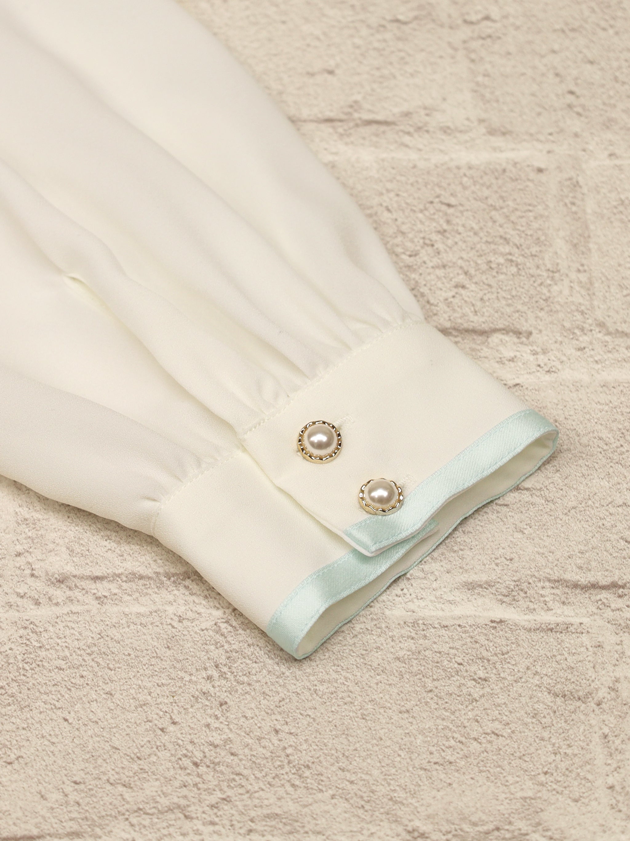 Petite Grâce ダブルカラーブラウス |Amavel(アマベル)公式サイト