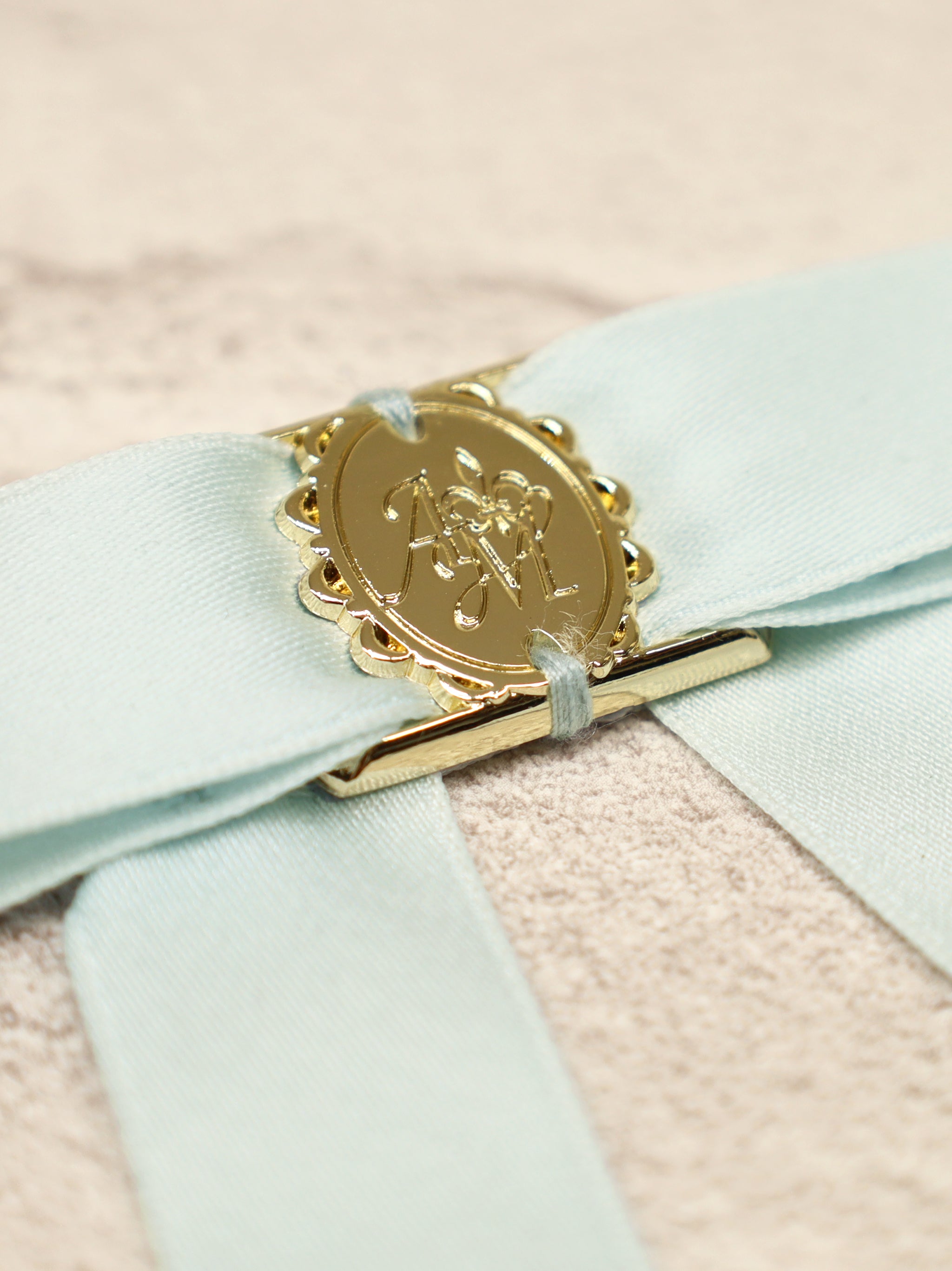 Petite Grâce ダブルカラーブラウス |Amavel(アマベル)公式サイト