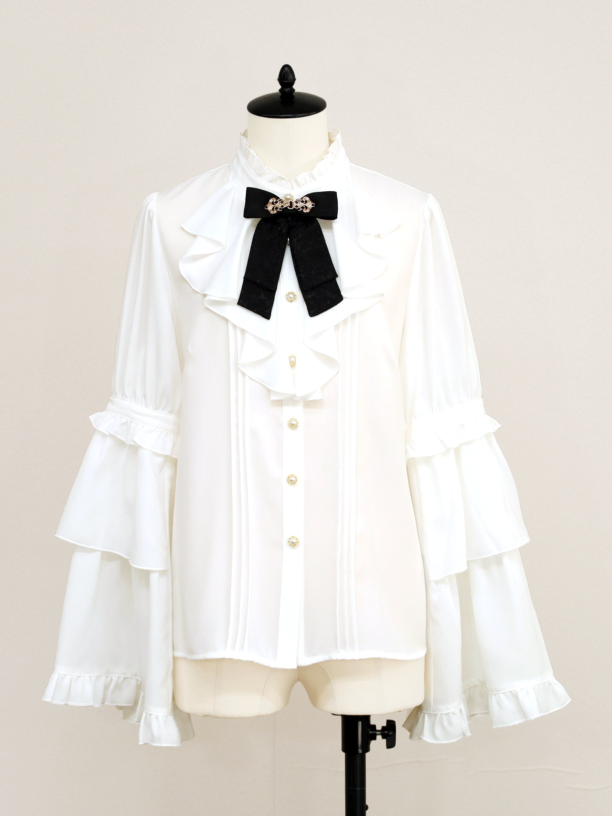 Antique Claspフリルブラウス |Amavel(アマベル)公式サイト