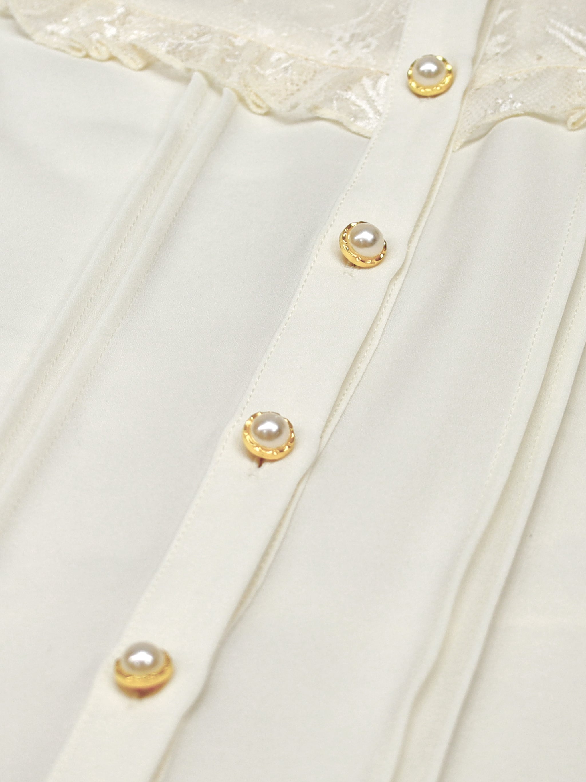 Classical Doll カメオリボンブラウス |Amavel(アマベル)公式サイト