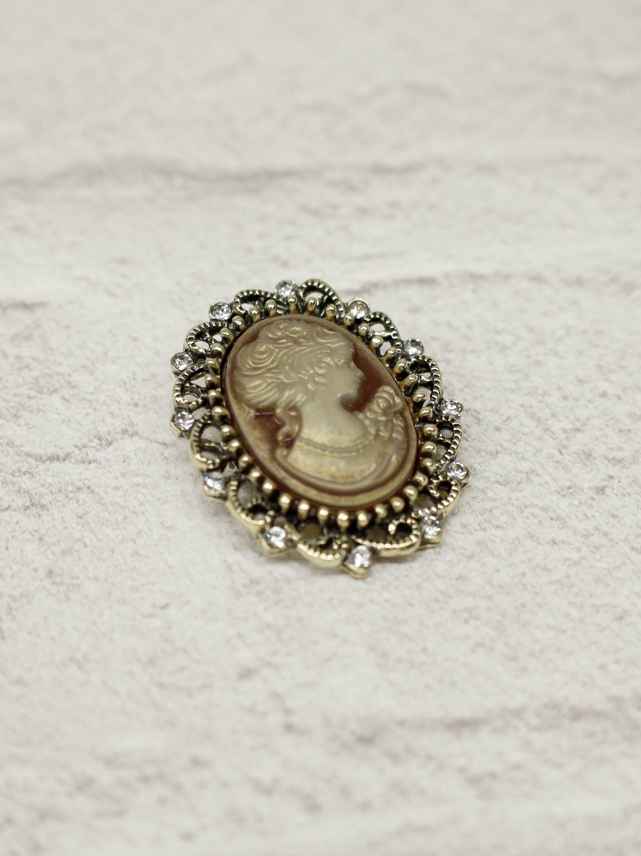 Classical Doll カメオリボンブラウス |Amavel(アマベル)公式サイト