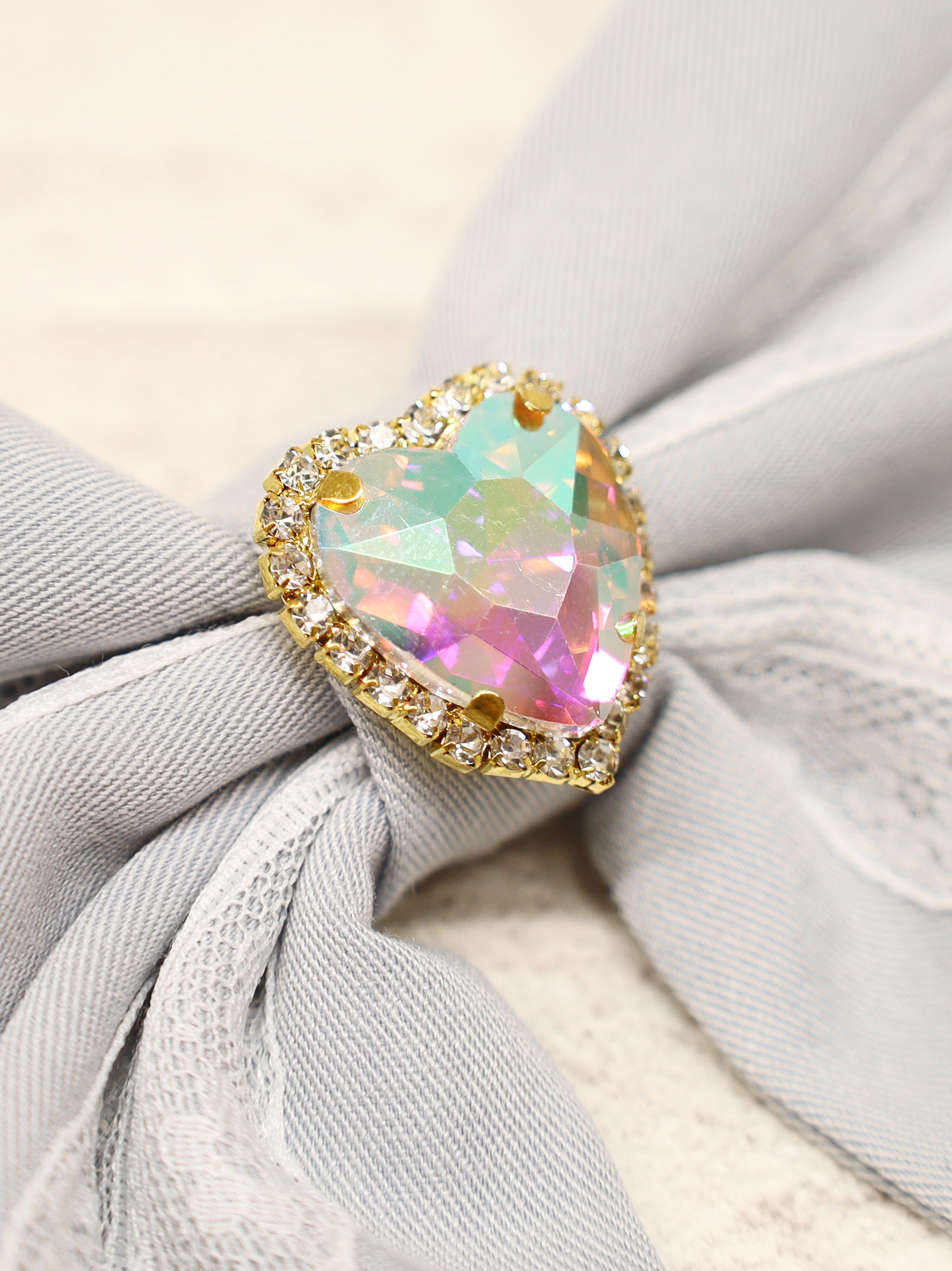 Girly Heart ビジュー付リボンブローチ |Amavel(アマベル)公式サイト