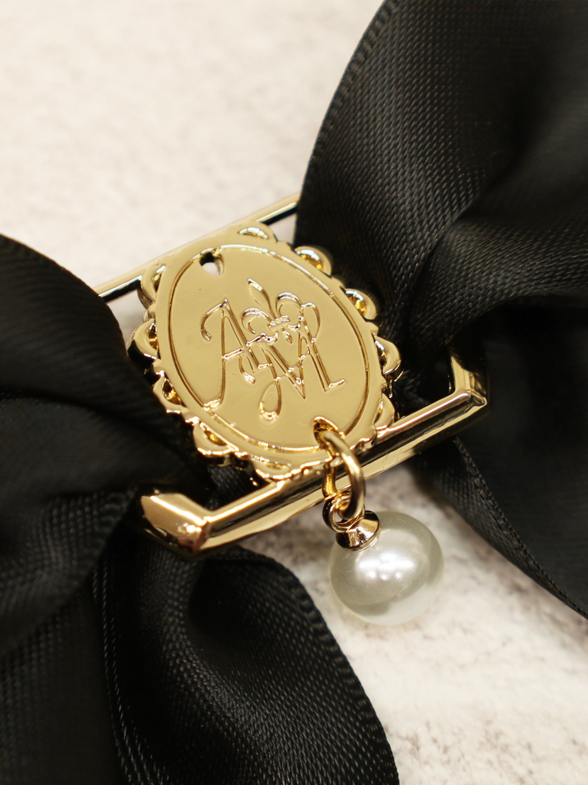 モノグラムバックル付リボンブローチ |Amavel(アマベル)公式サイト