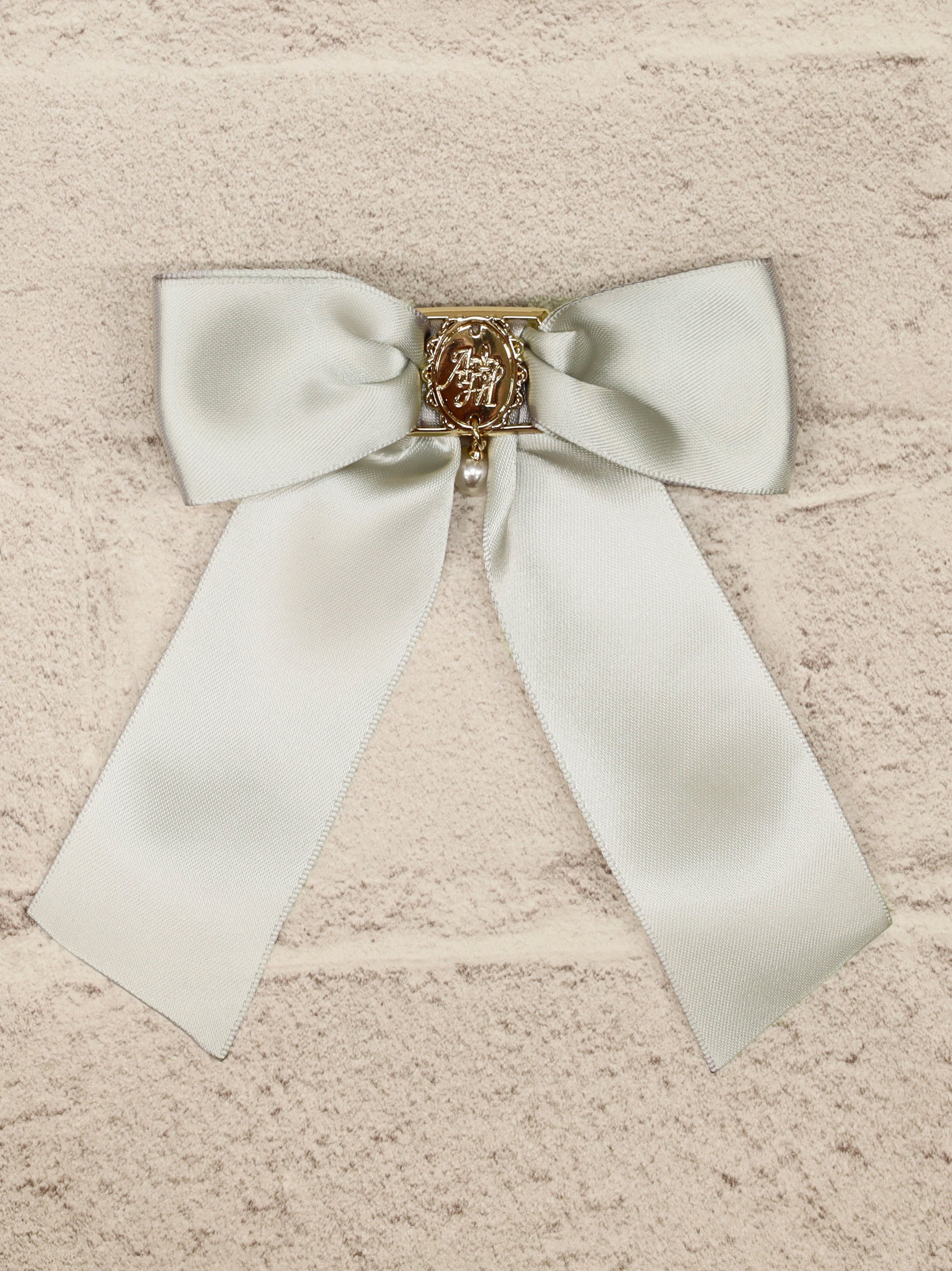 モノグラムバックル付リボンブローチ |Amavel(アマベル)公式サイト