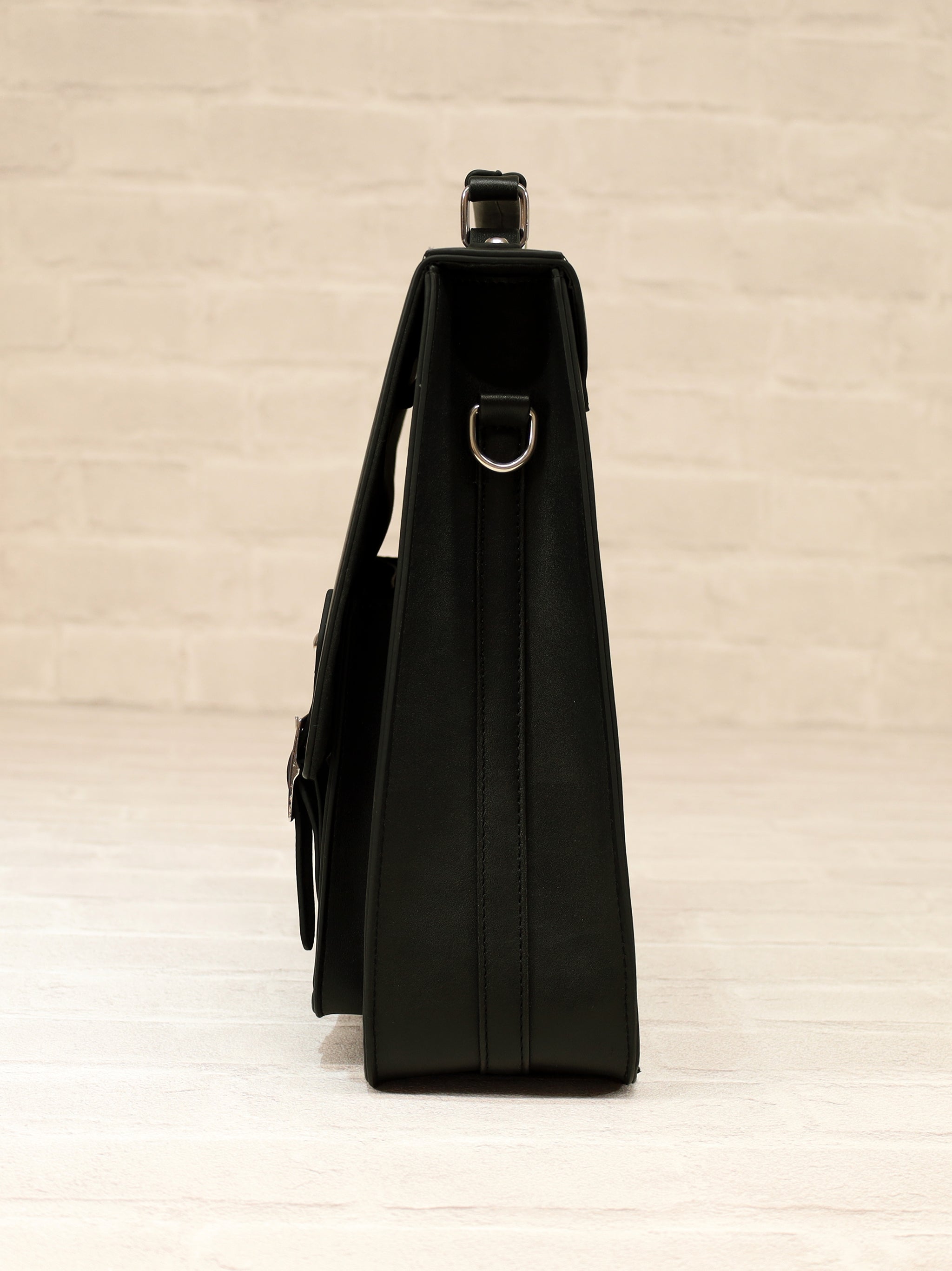 エンブレム入り縦型サッチェルバッグ |Amavel(アマベル)公式サイト