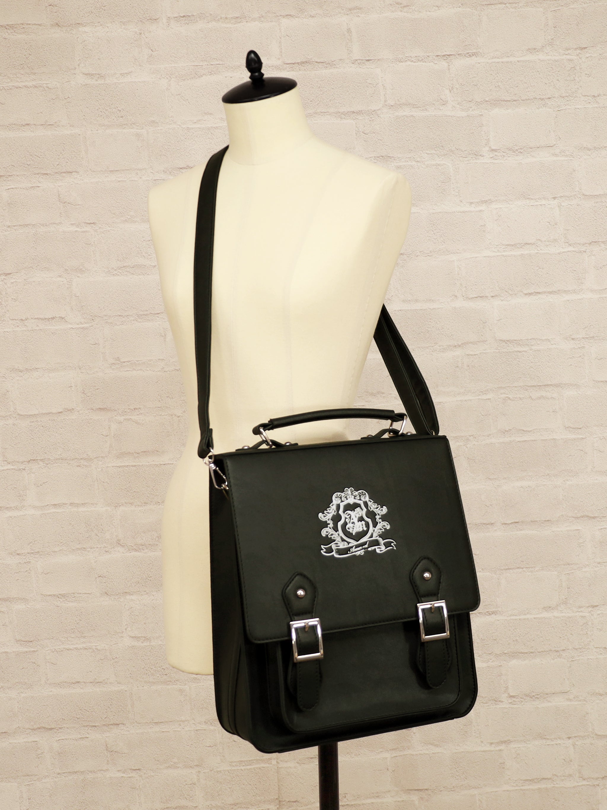 エンブレム入り縦型サッチェルバッグ |Amavel(アマベル)公式サイト