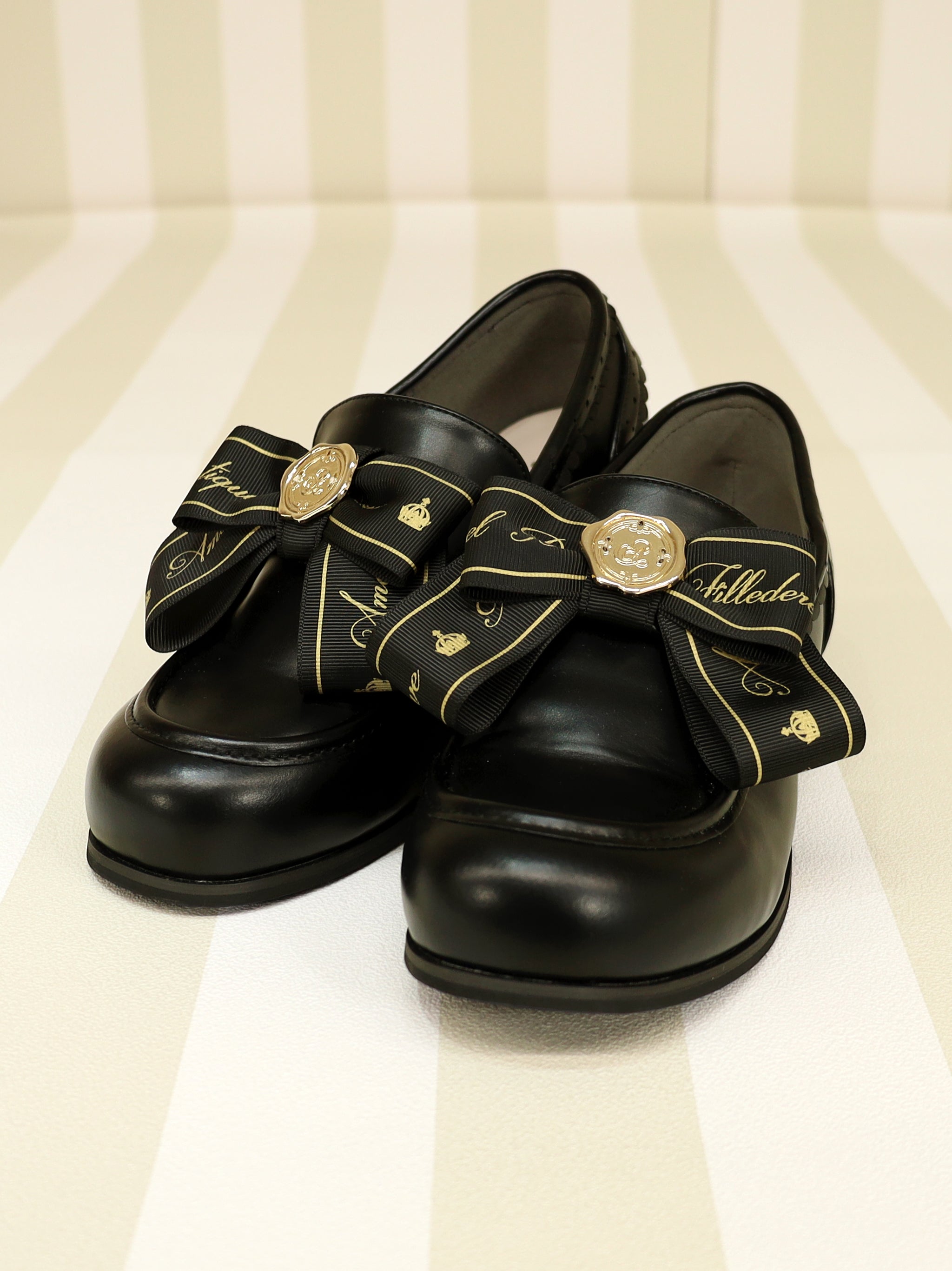 シーリングチャーム付ローヒールローファー ブラック(Black) |Amavel(アマベル)公式サイト