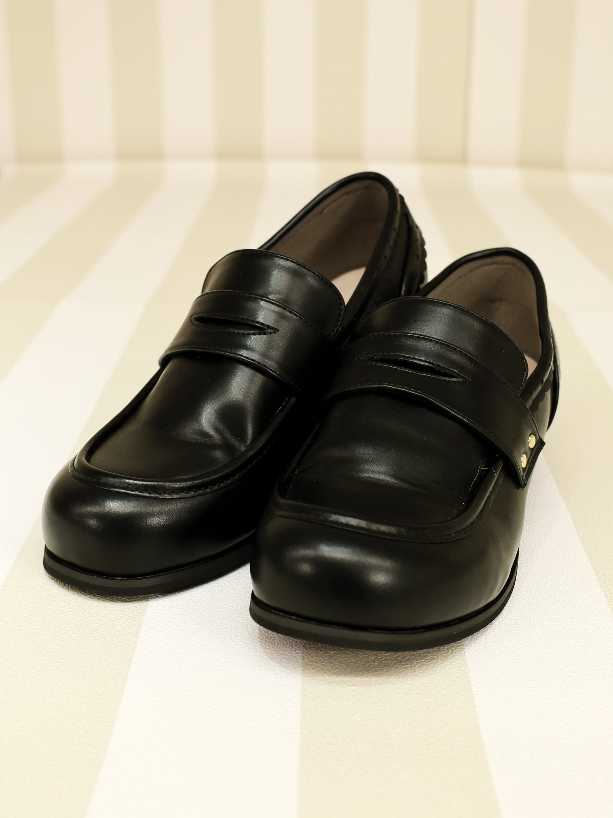 シーリングチャーム付ローヒールローファー |Amavel(アマベル)公式サイト