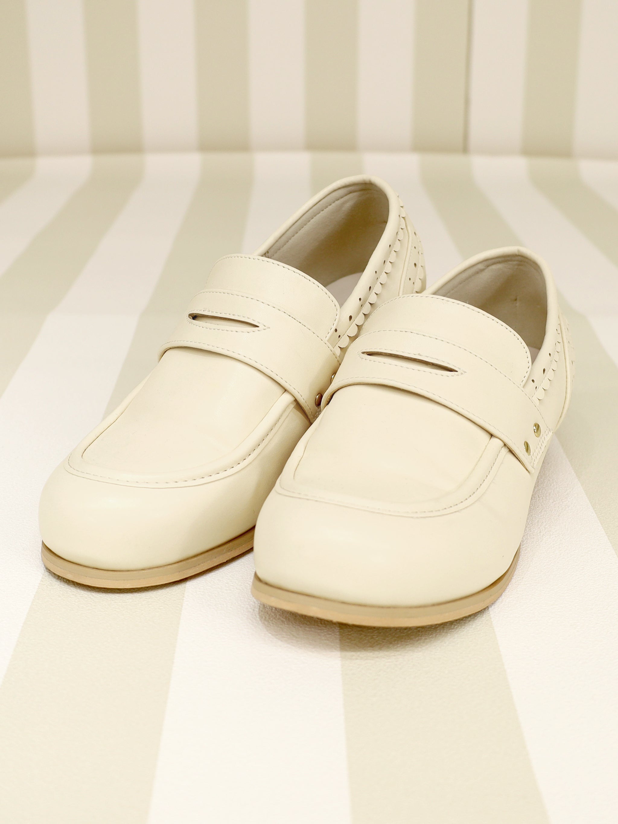 シーリングチャーム付ローヒールローファー |Amavel(アマベル)公式サイト