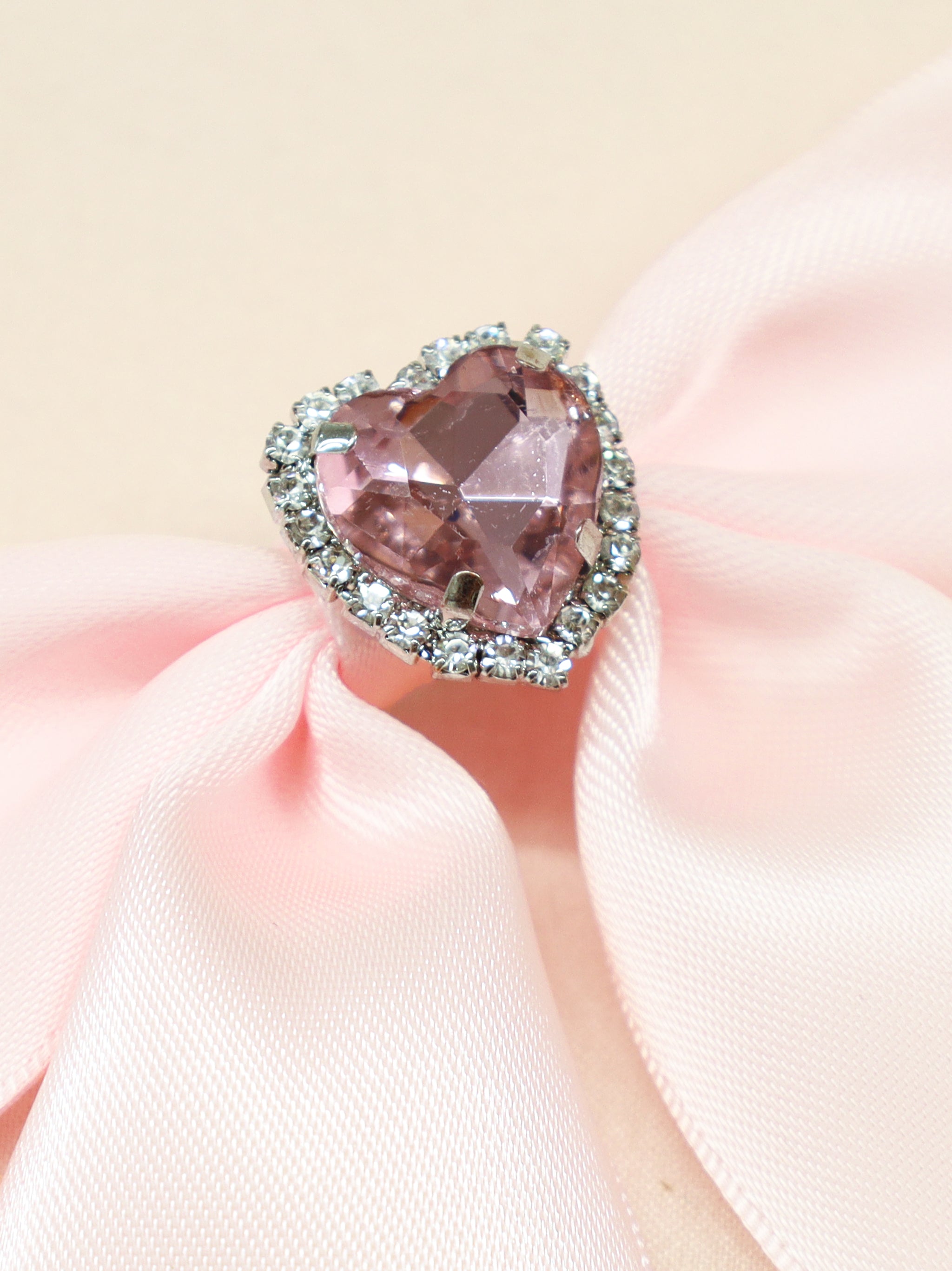 ハートビジュー付リボンブローチ |Amavel(アマベル)公式サイト