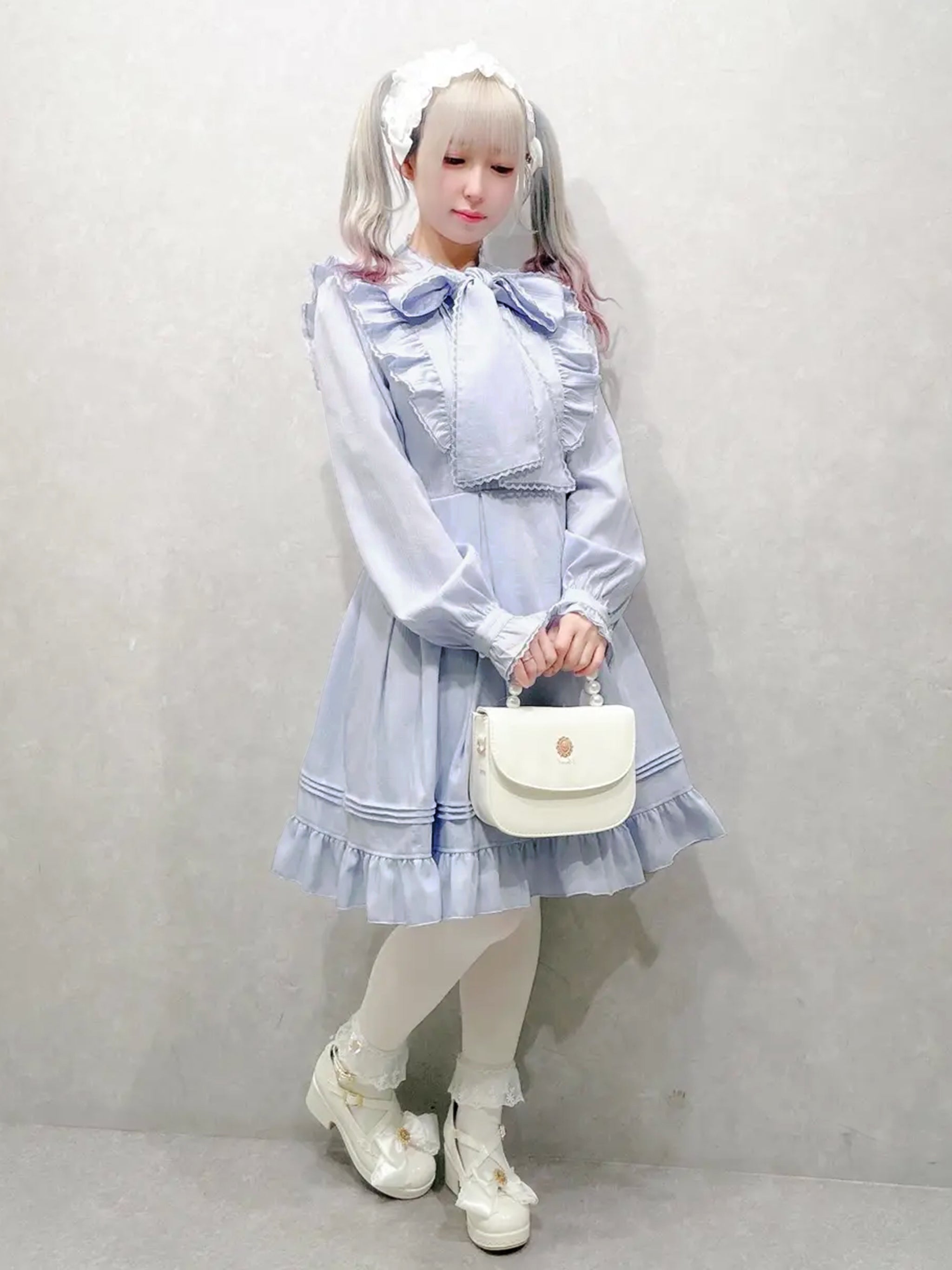 Frill Lace ボウタイワンピース サックス(SaxeBlue) FREE |Amavel(アマベル)公式サイト