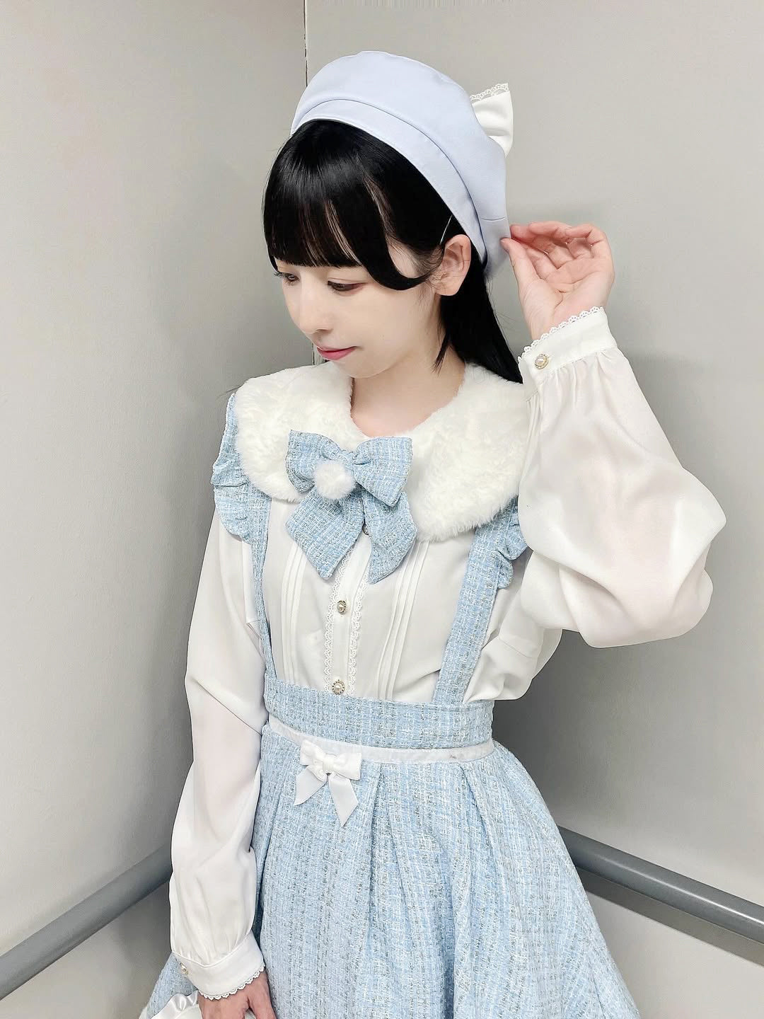 Étoile Tweed ファーティペットブラウス サックス(SaxeBlue) FREE |Amavel(アマベル)公式サイト