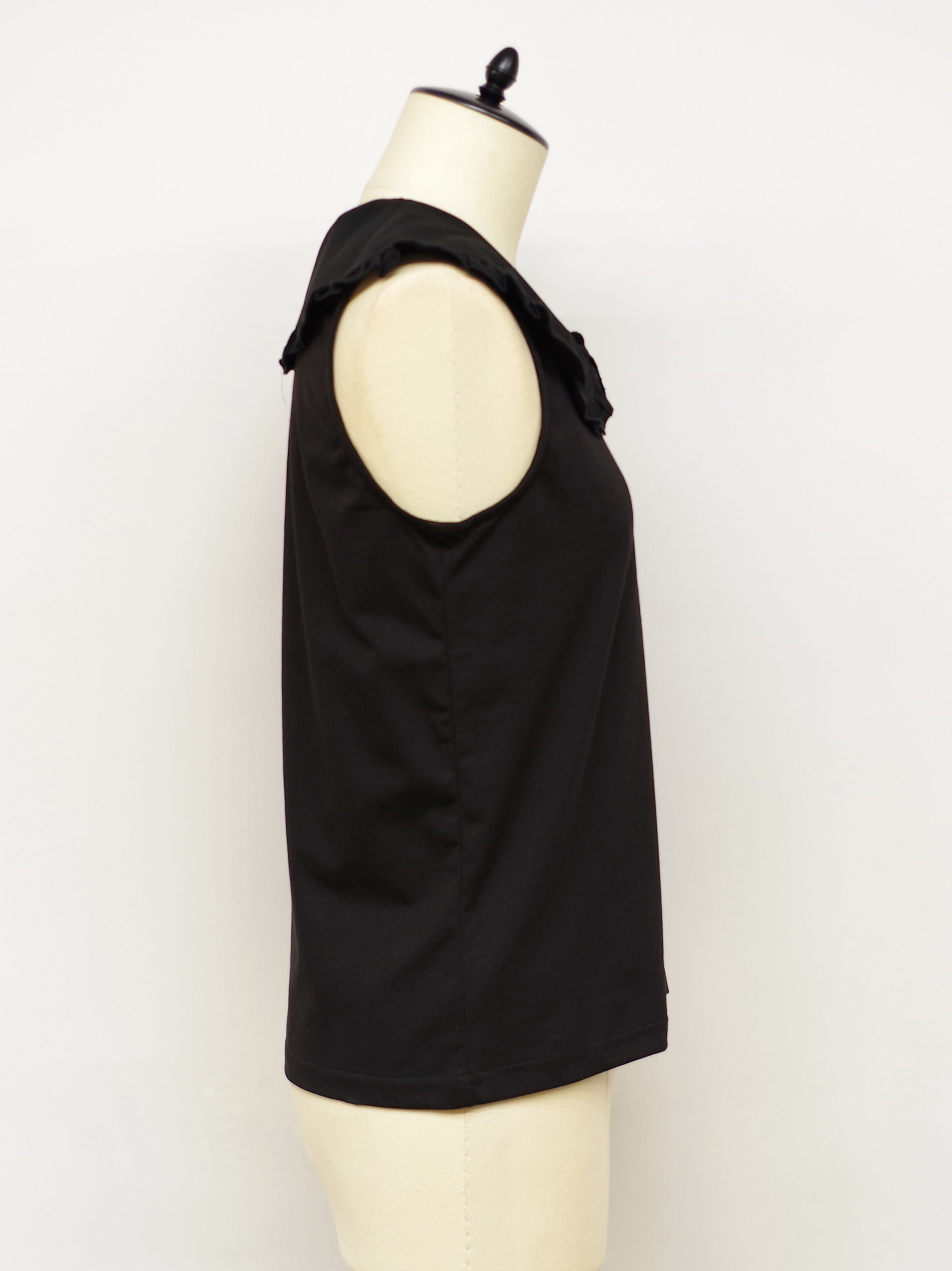 フリルフラットカラーノースリーブカットソー ｜Amavel（アマベル）公式サイト