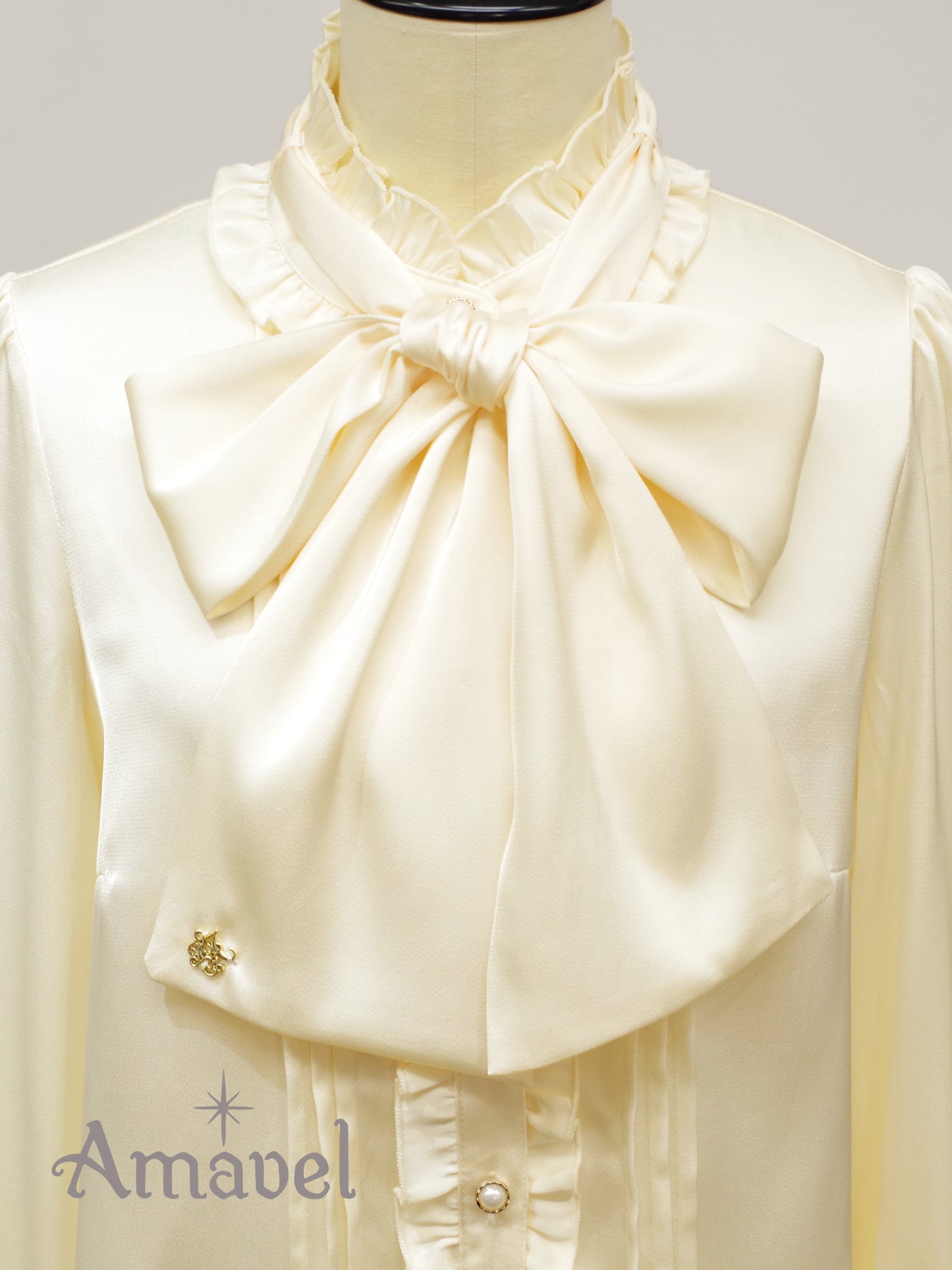 Classic Lady bowtie blouse
