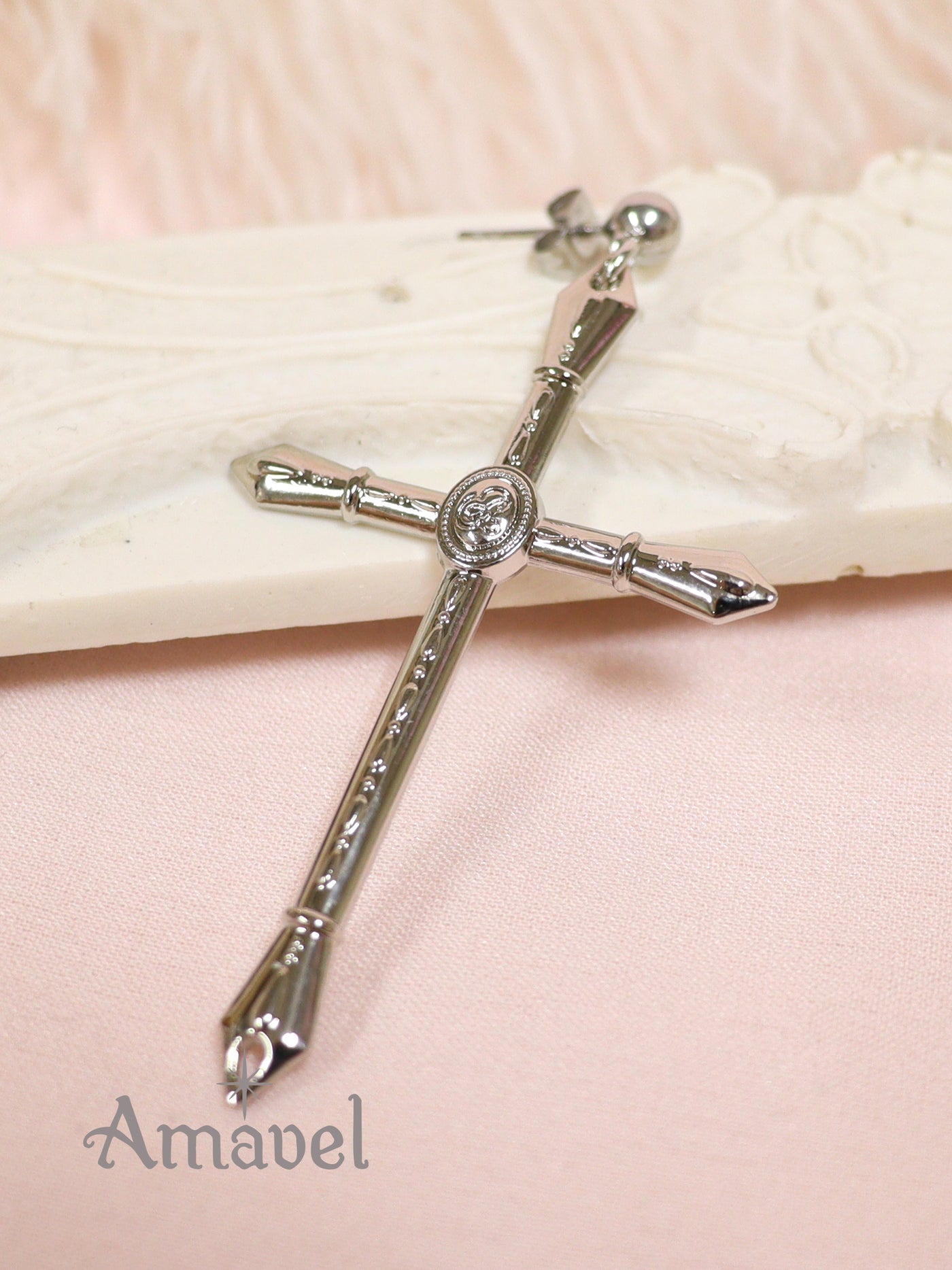 Stash Necklace #pendant #necklaces #rosary #cross #snuff_necklace  #stash_necklace #cruel_intentions #jewelry | Cruel intentions, Cross pendant,  Pendant