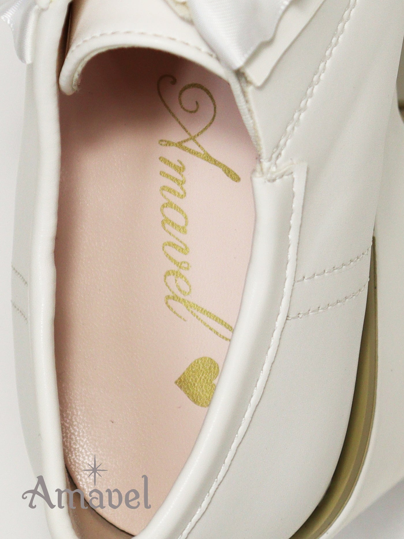 Frilled shoes with logo ribbon