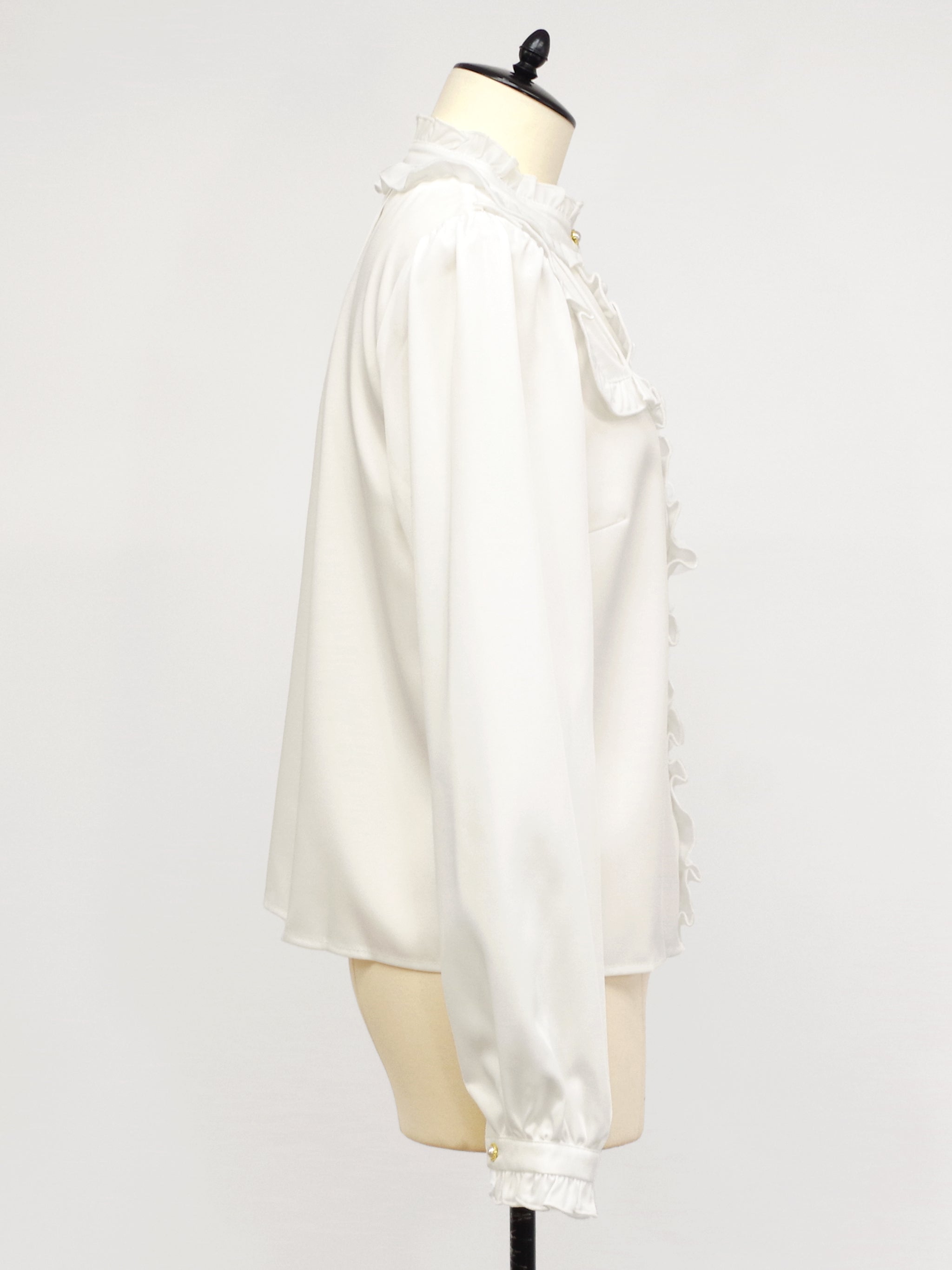 ヨーク切替スタンドフリル長袖ブラウス – Amavel（アマベル）公式サイト