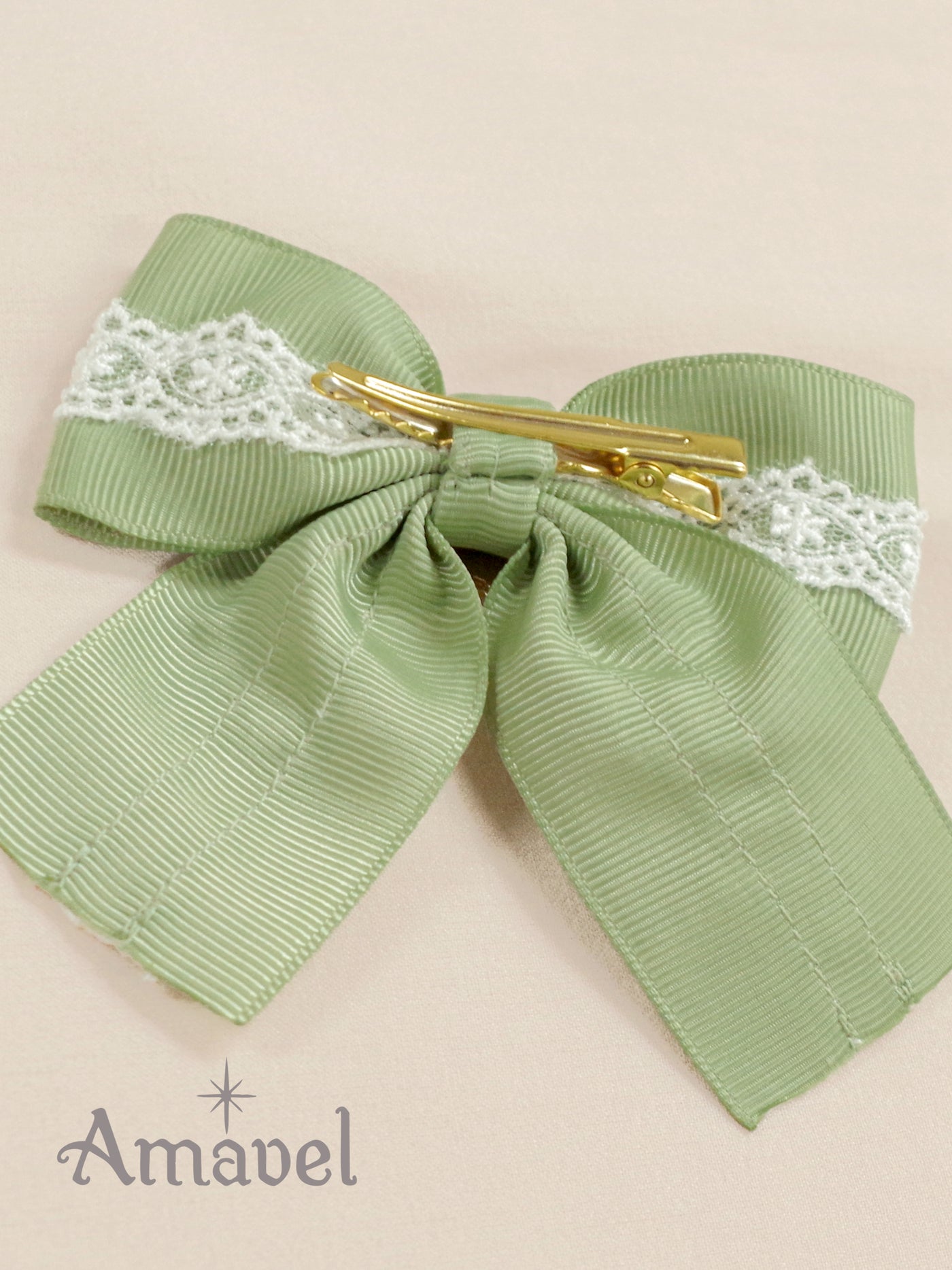 Lace double ribbon clip with pearls