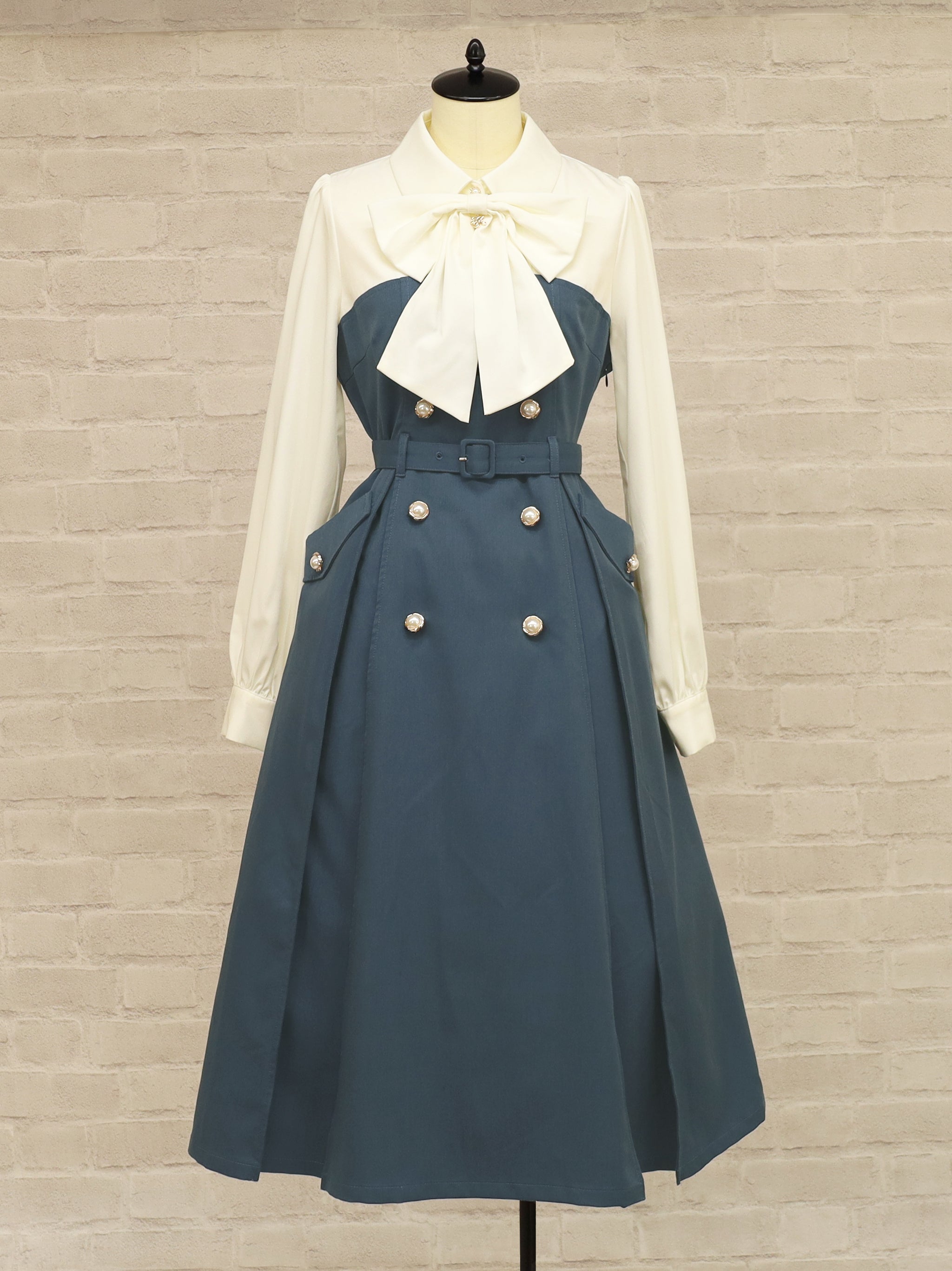 ベルト付きレイヤードトレンチワンピース ブルー（Blue） FREE ｜Amavel（アマベル）公式サイト