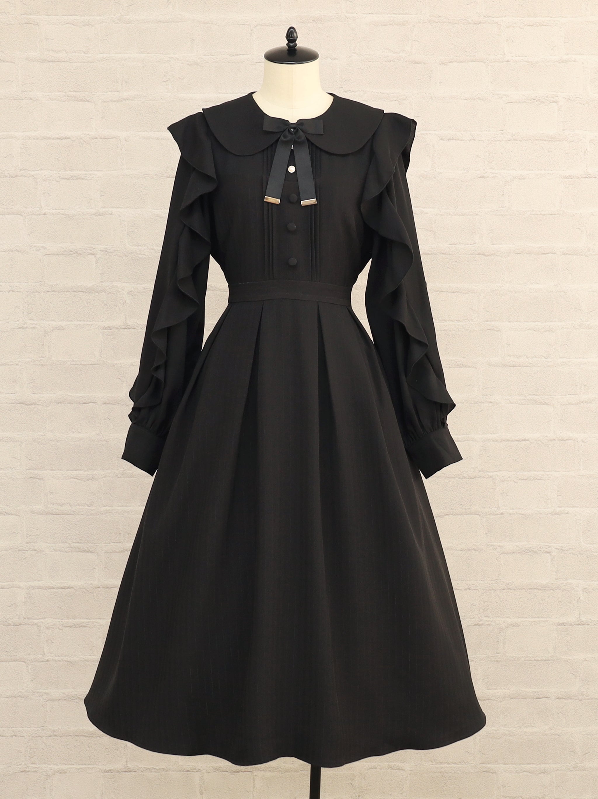 【メンバーズセール対象】Ruffle Elegance ミドル丈ワンピース ブラック（Black） FREE ｜Amavel（アマベル）公式サイト